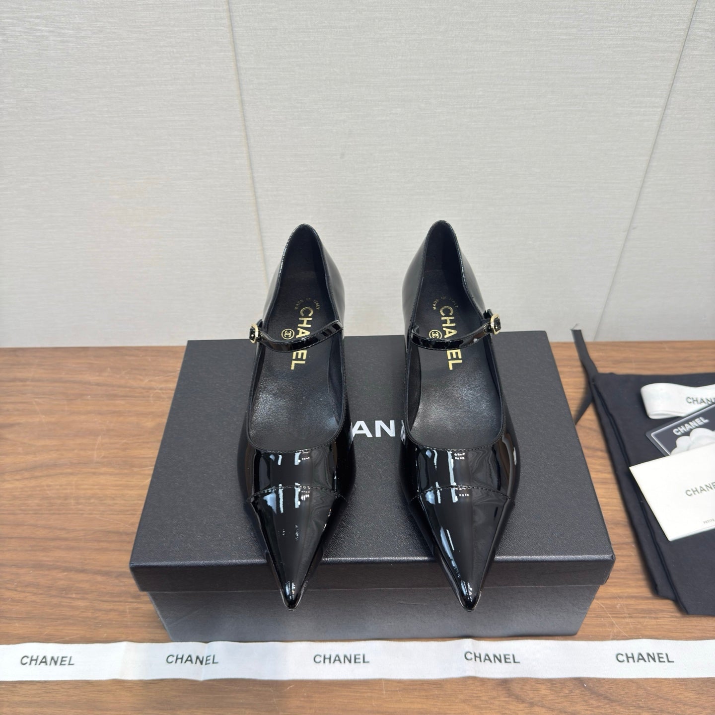 CC 26s Marry Jane 2.5cm Black Glossy Cowhide 632186