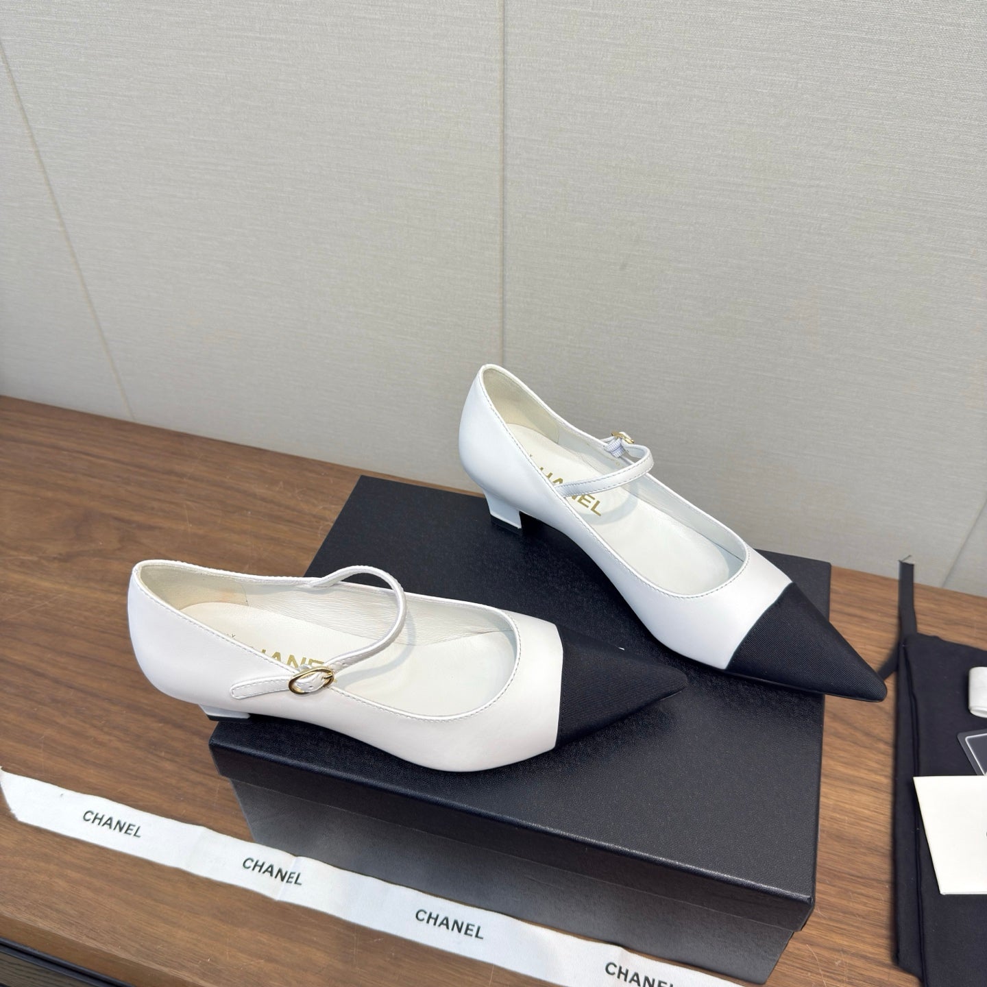 CC 26s Marry Jane 2.5cm Black White Cowhide 632187