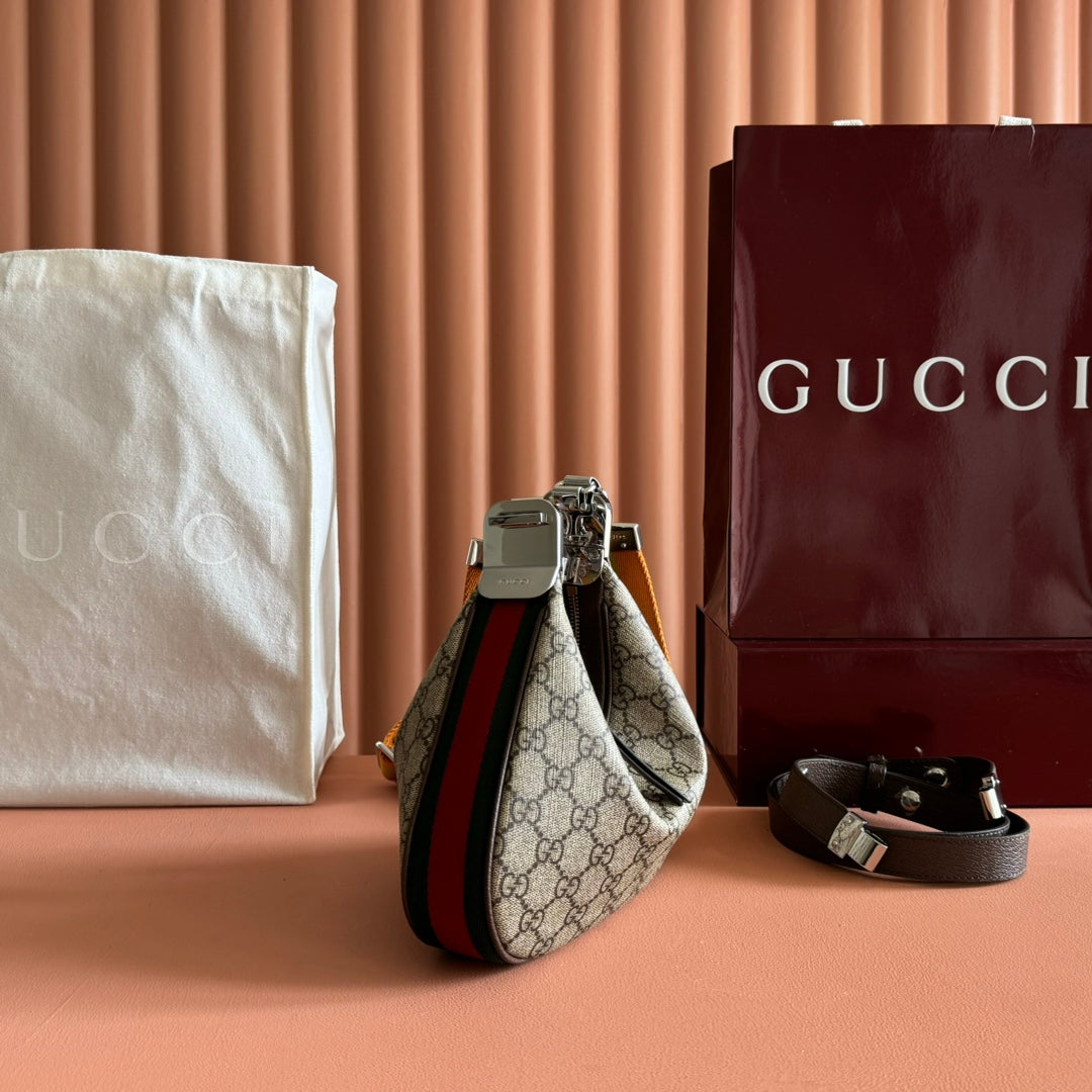 Gucci Attache Small Shoulder Bag 23cm Black Beige Leather