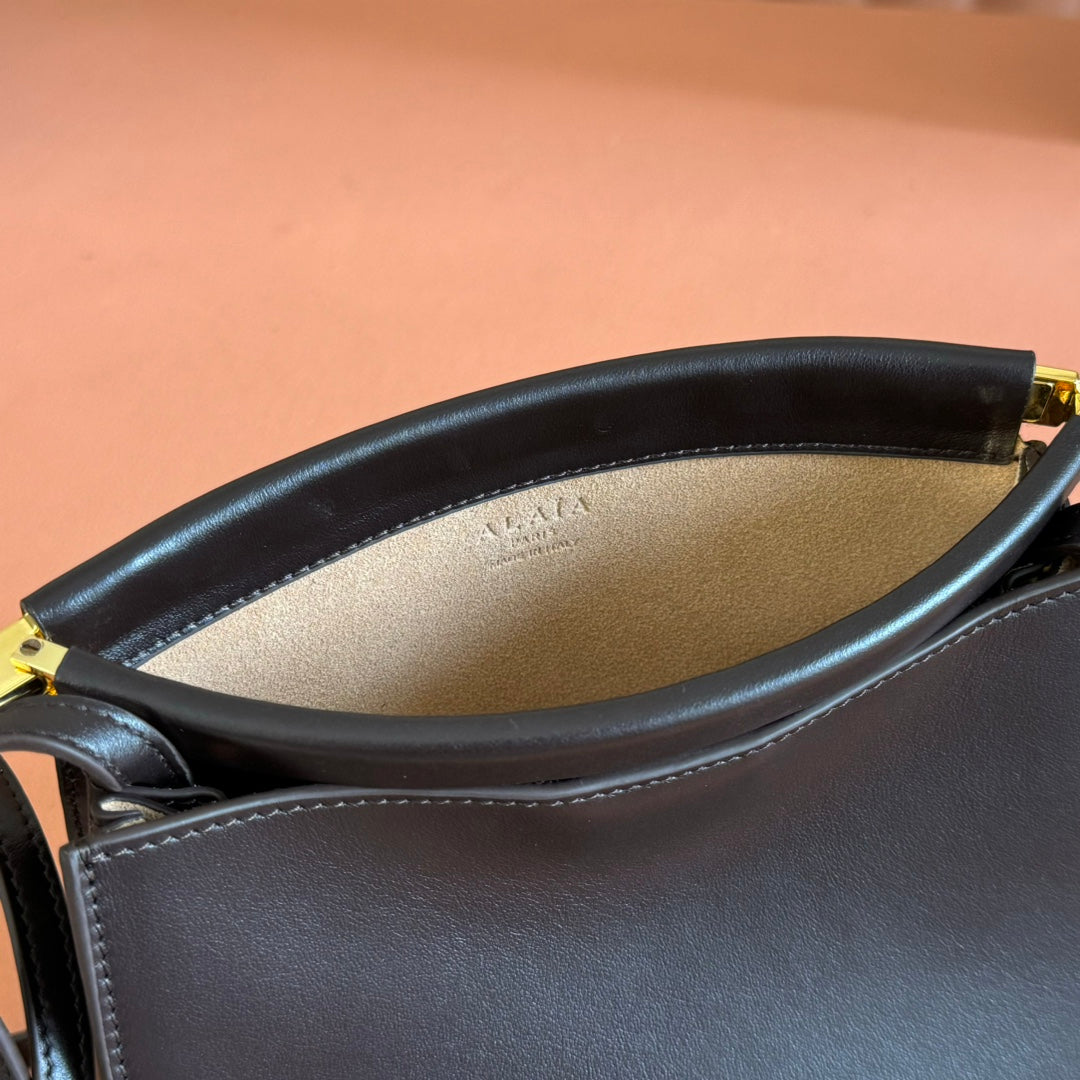 Alaia Small Le Click Square Shoulder Bag 20cm Black Calfskin