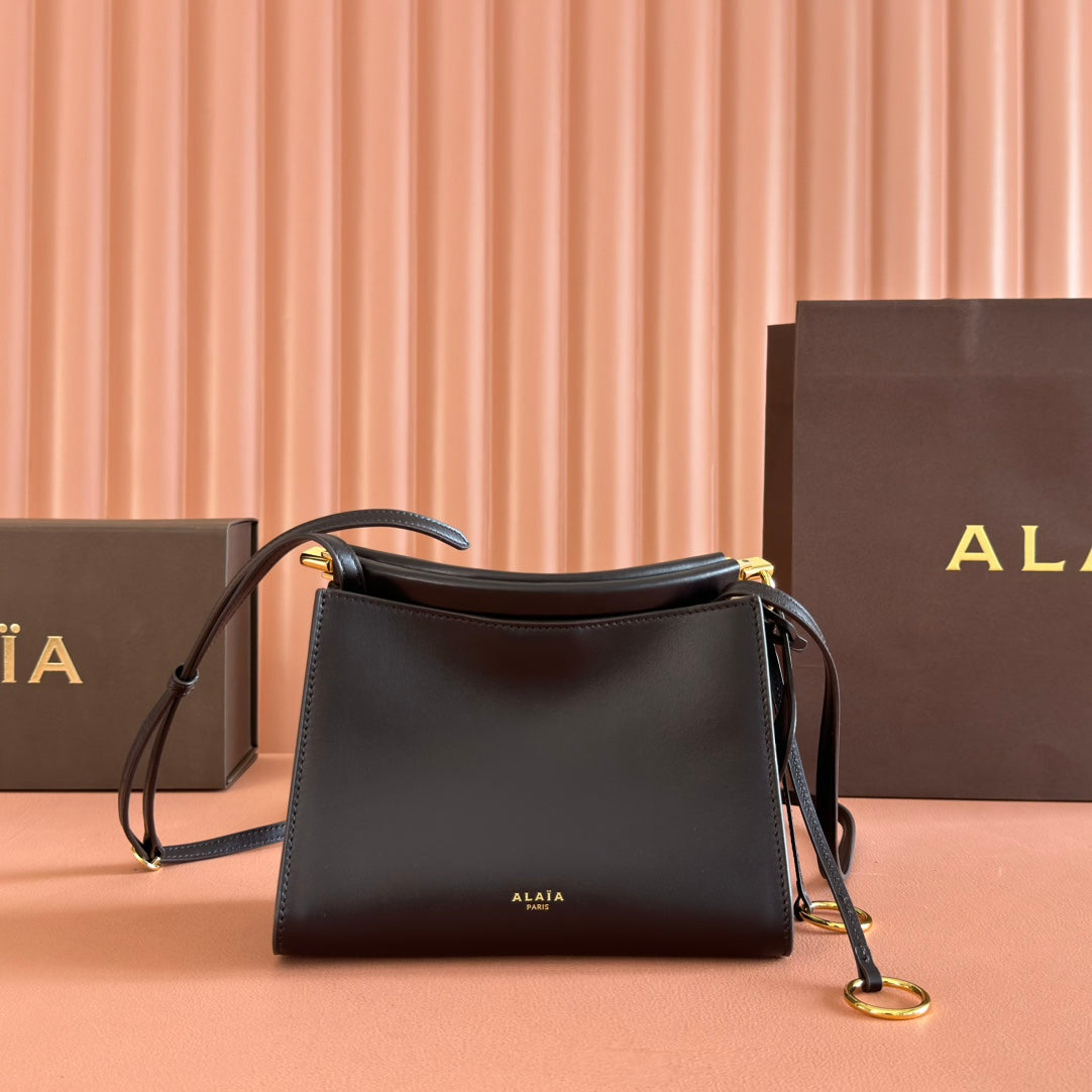 Alaia Small Le Click Square Shoulder Bag 20cm Black Calfskin