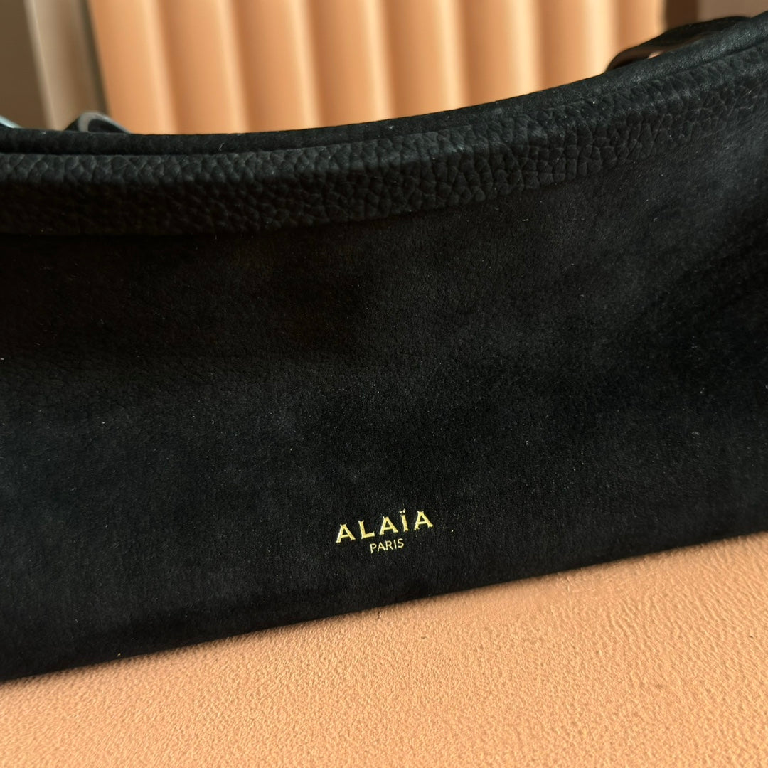 Alaia Le Click East West Small Bag 25cm Black Suede