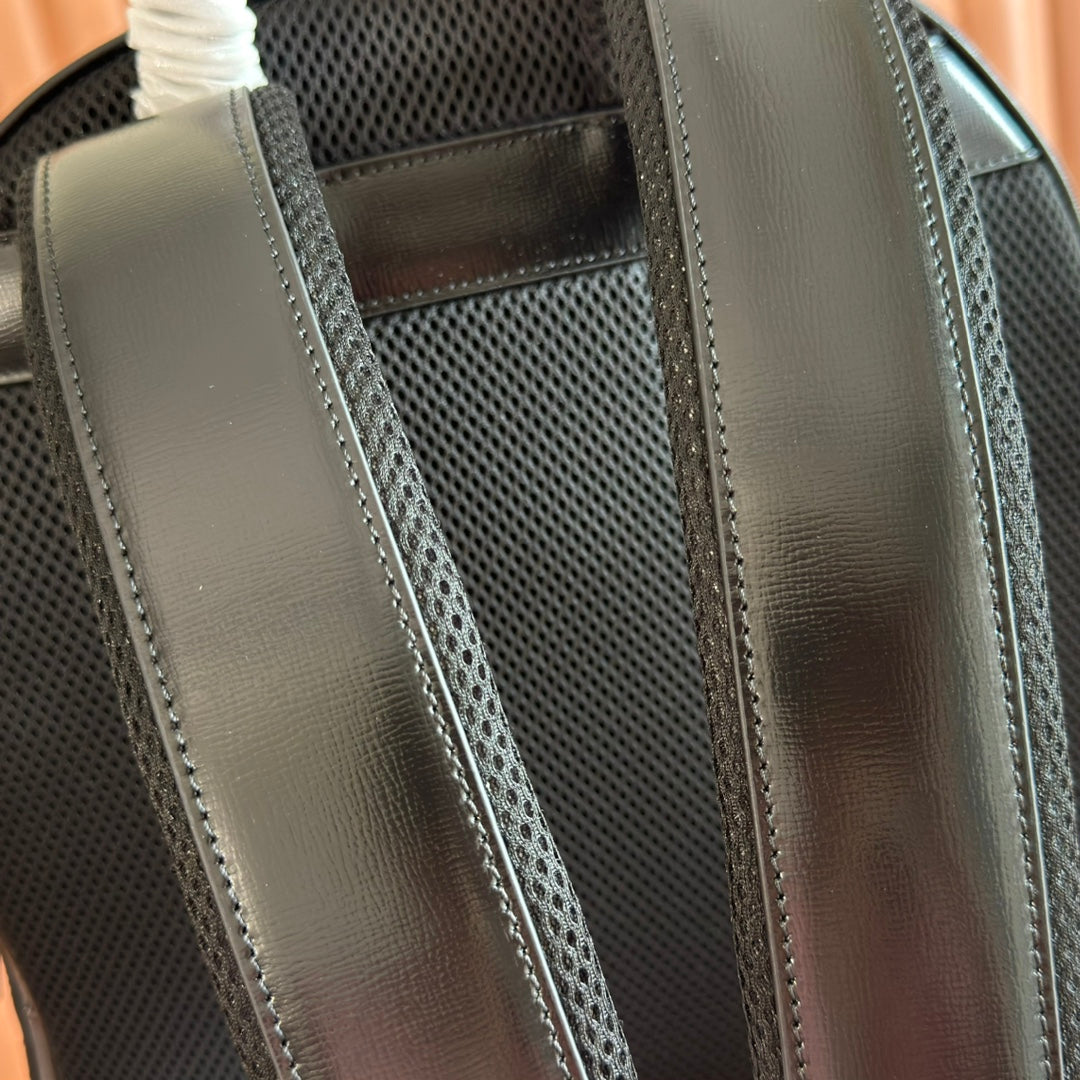 Gucci Interlocking G Backpack in Black GG Supreme Canvas Leather 273684