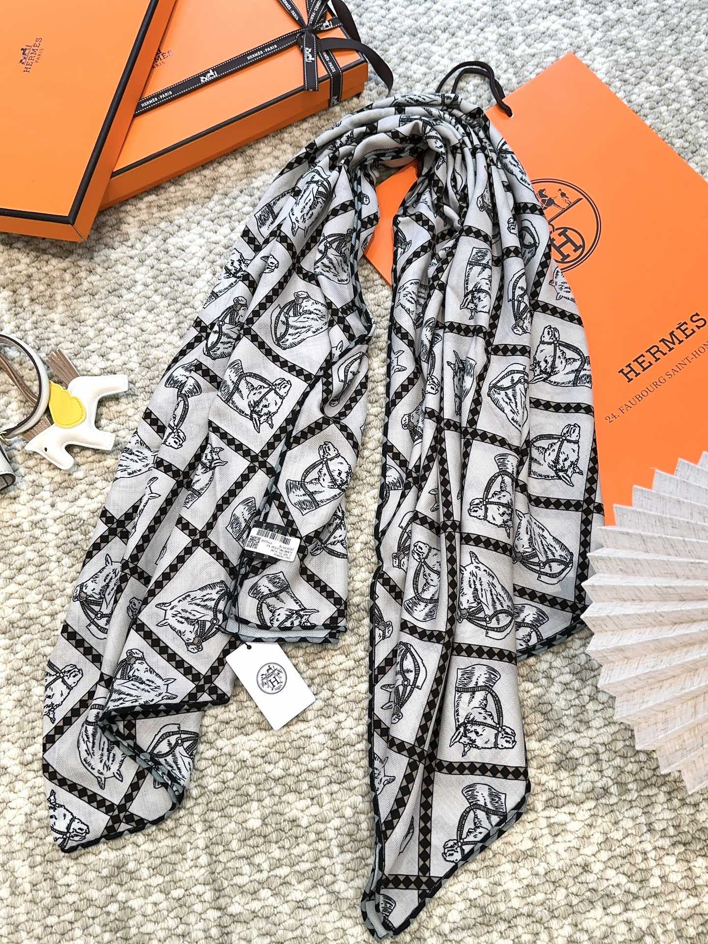 Scarf 140 CM White Black Silk