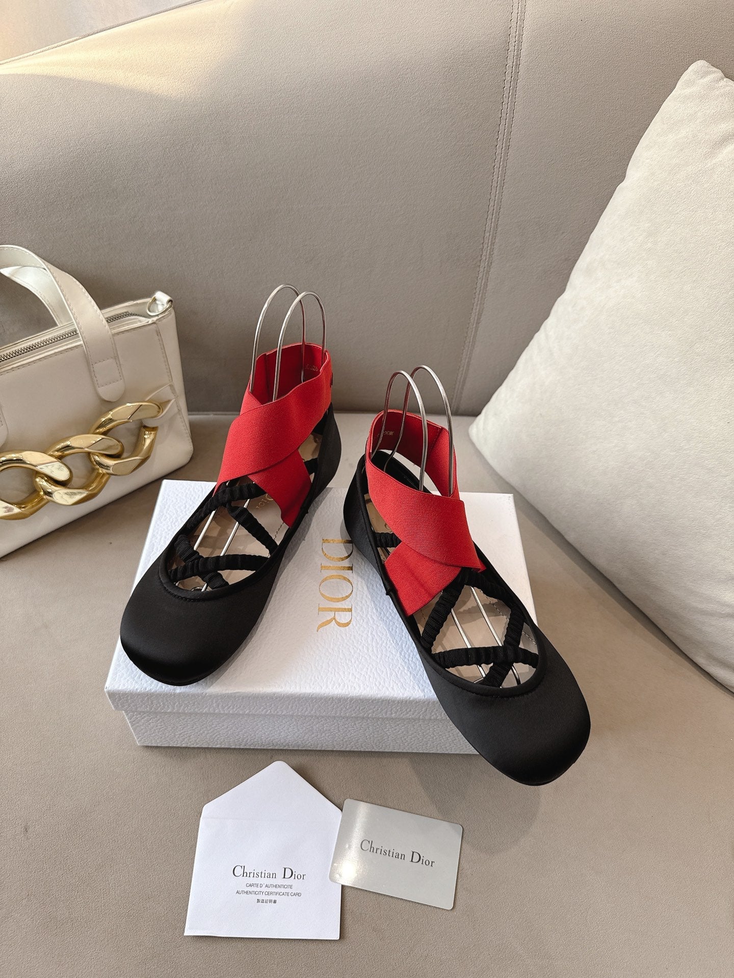 CD 26s Shade Ballet Flats Black Red Satin 939600