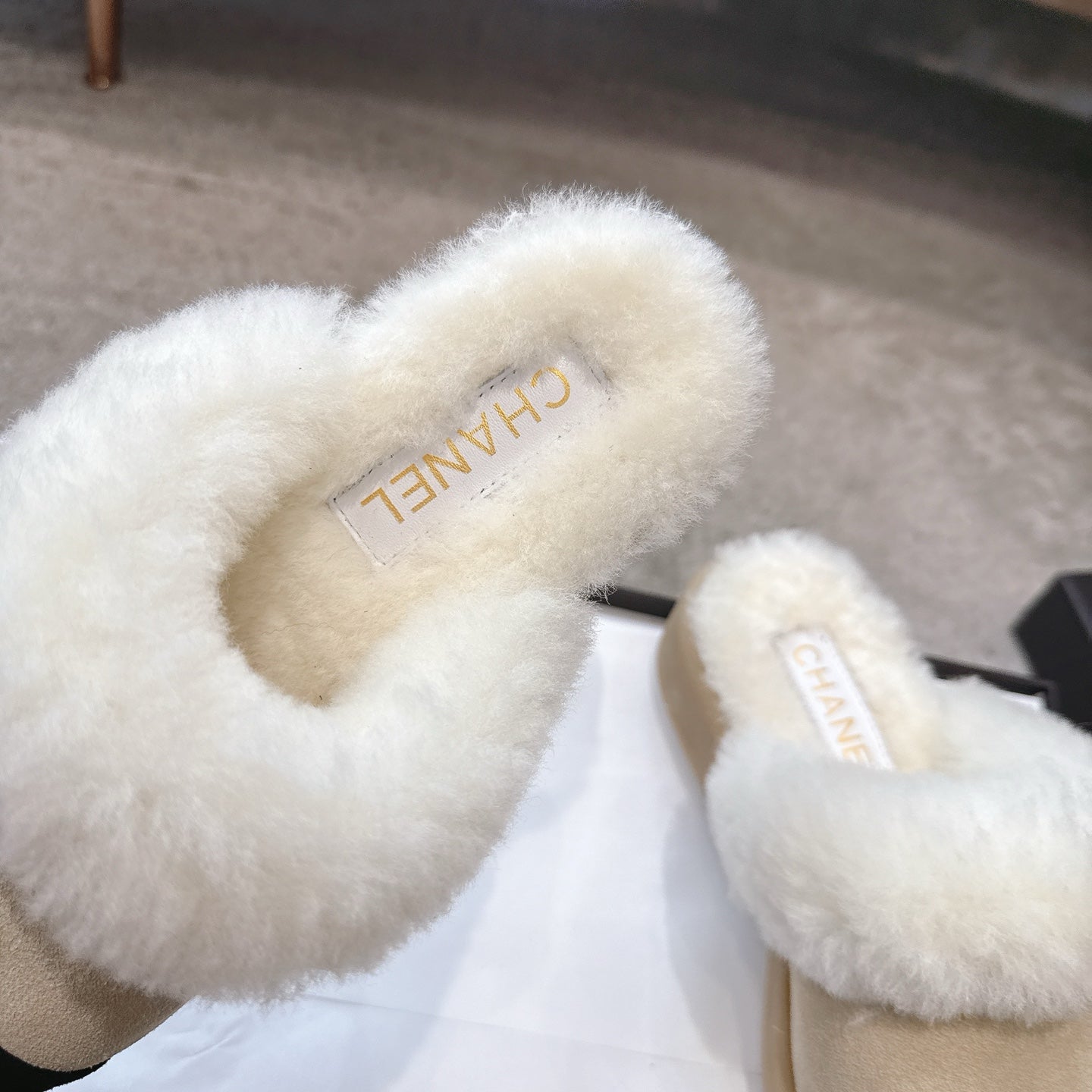 CC 25K Snow Mule 30mm Black Beige Wool Suede 527623