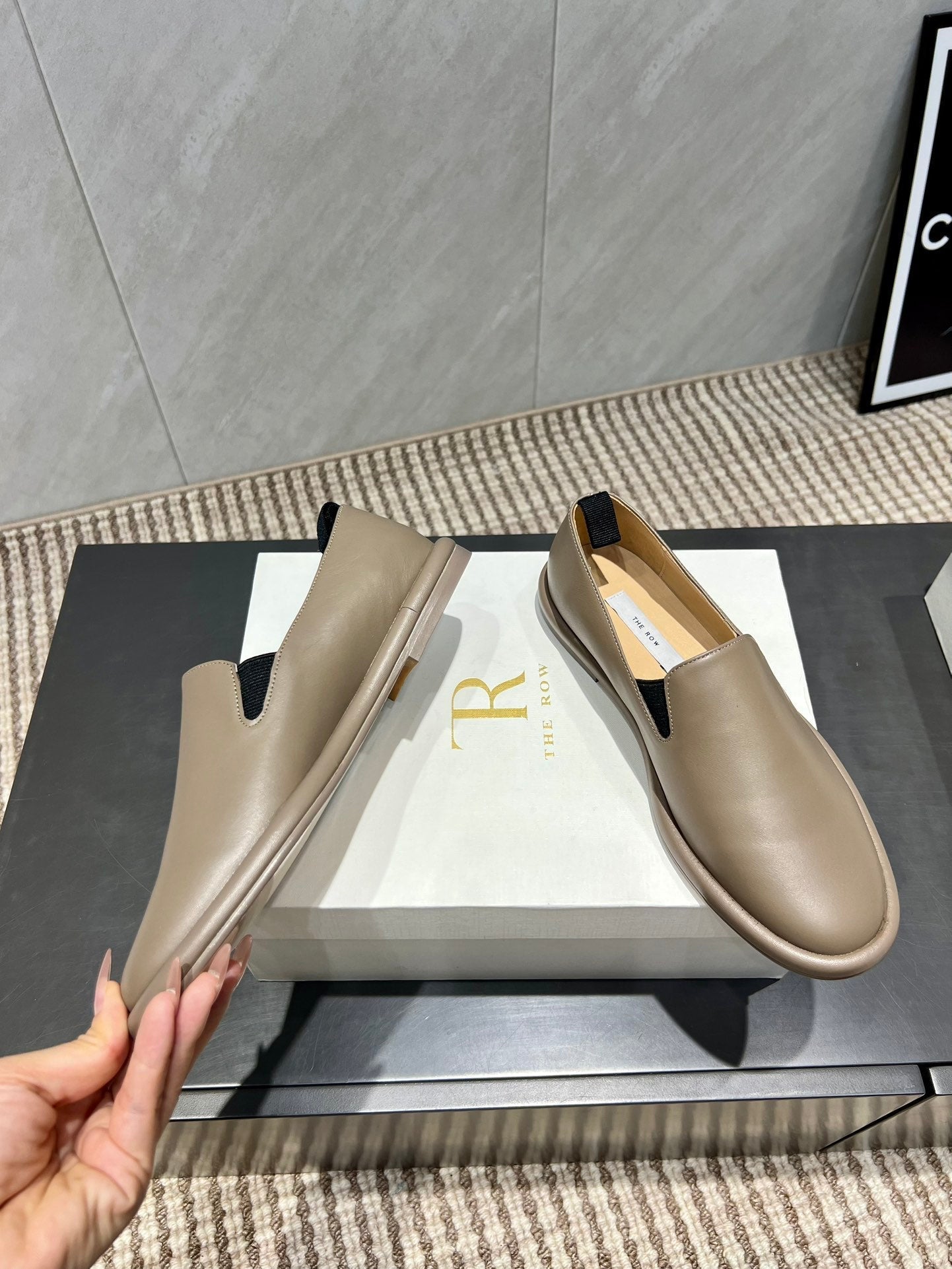 The Row 2025 Loafer Taupe Cowhide 540486