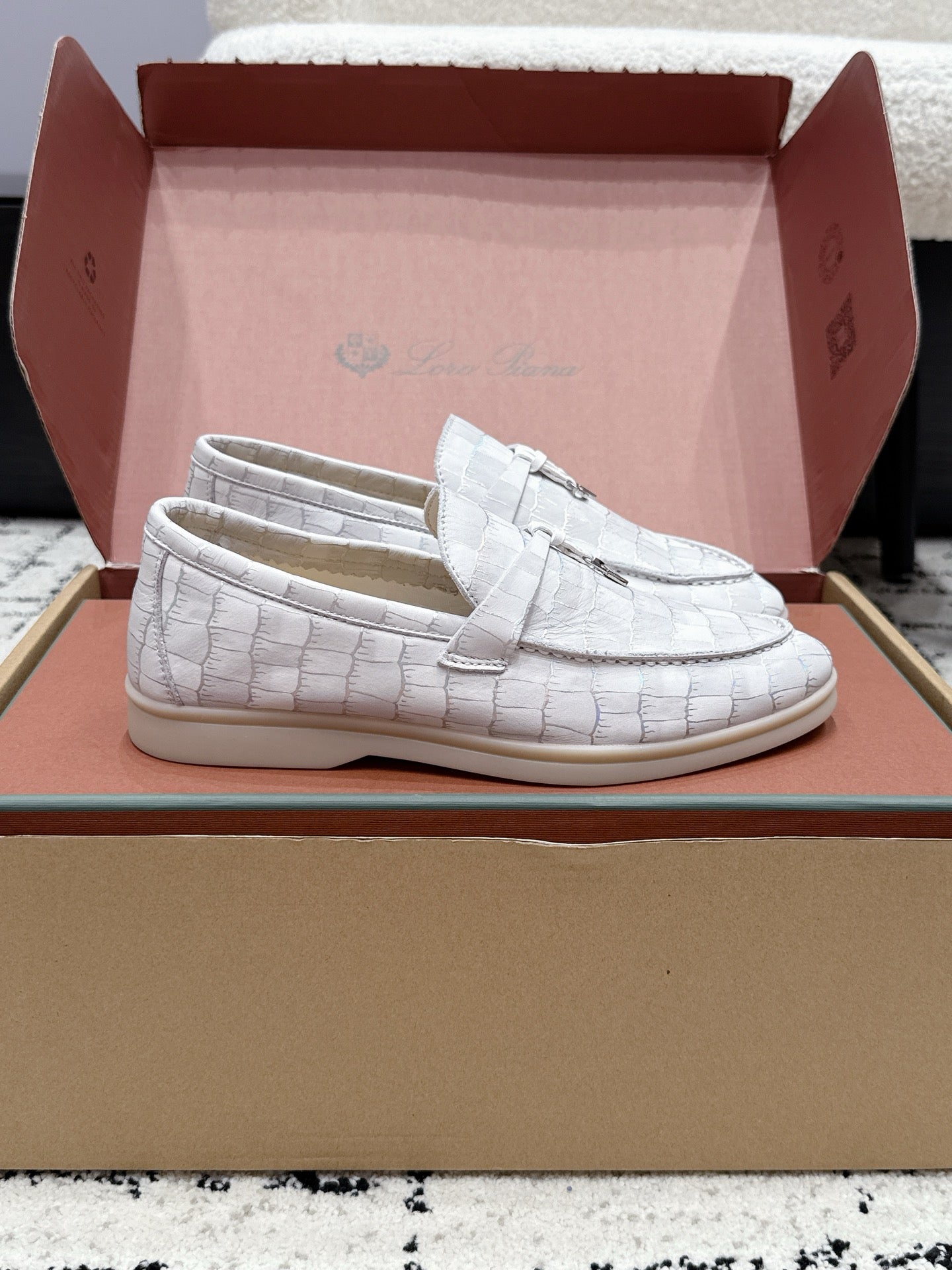 LP Summer Charms Walk Loafers Light Grey Alligator Leather 923398