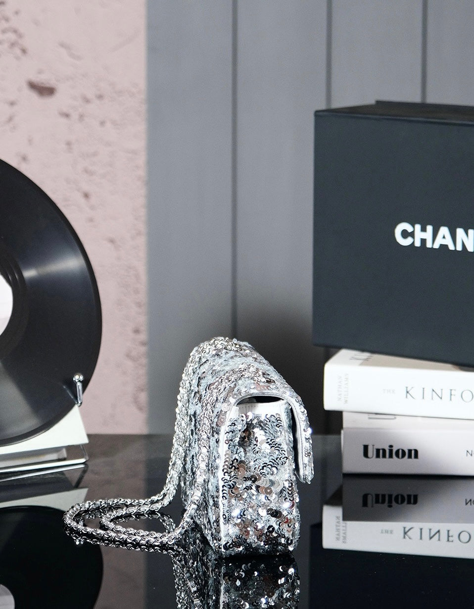 25C Flap Bag 21cm Dense Silver Sequin White Calfskin