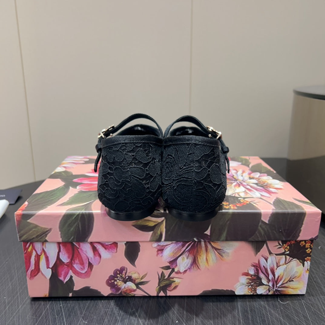 DC 25 Mary Jane Black Lace And Sheepskin 381622