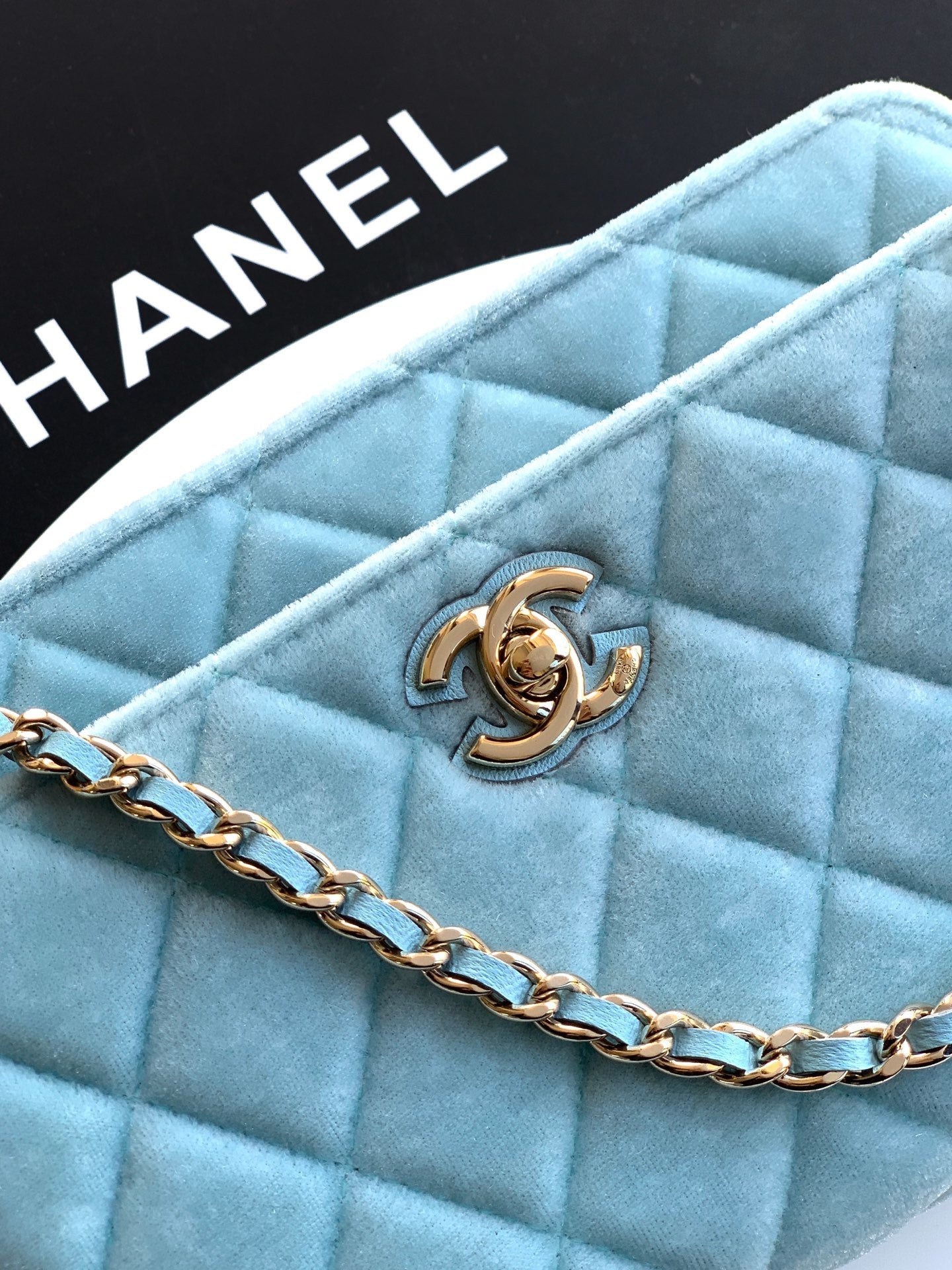 CC 26C Flap Bag 20 Light Blue Velvet