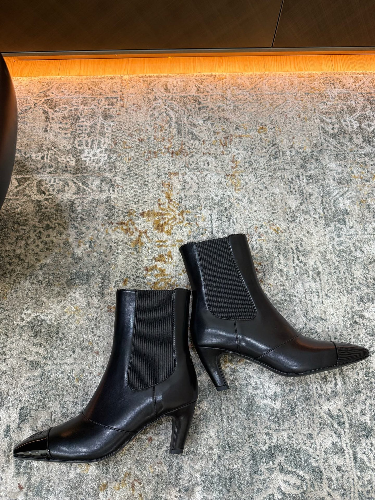 Chanel 26s Patent Cap Toe Chelsea Ankle Boots 7cm Black 154685