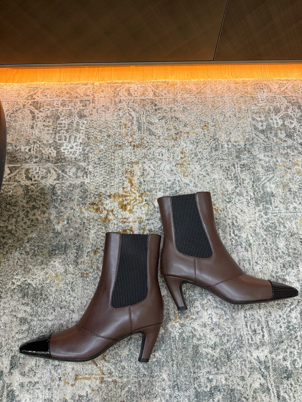 Chanel 26s Patent Cap Toe Chelsea Ankle Boots 7cm Dark Brown Black 154686