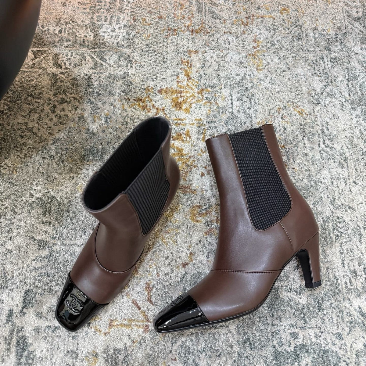 Chanel 26s Patent Cap Toe Chelsea Ankle Boots 7cm Dark Brown Black 154686