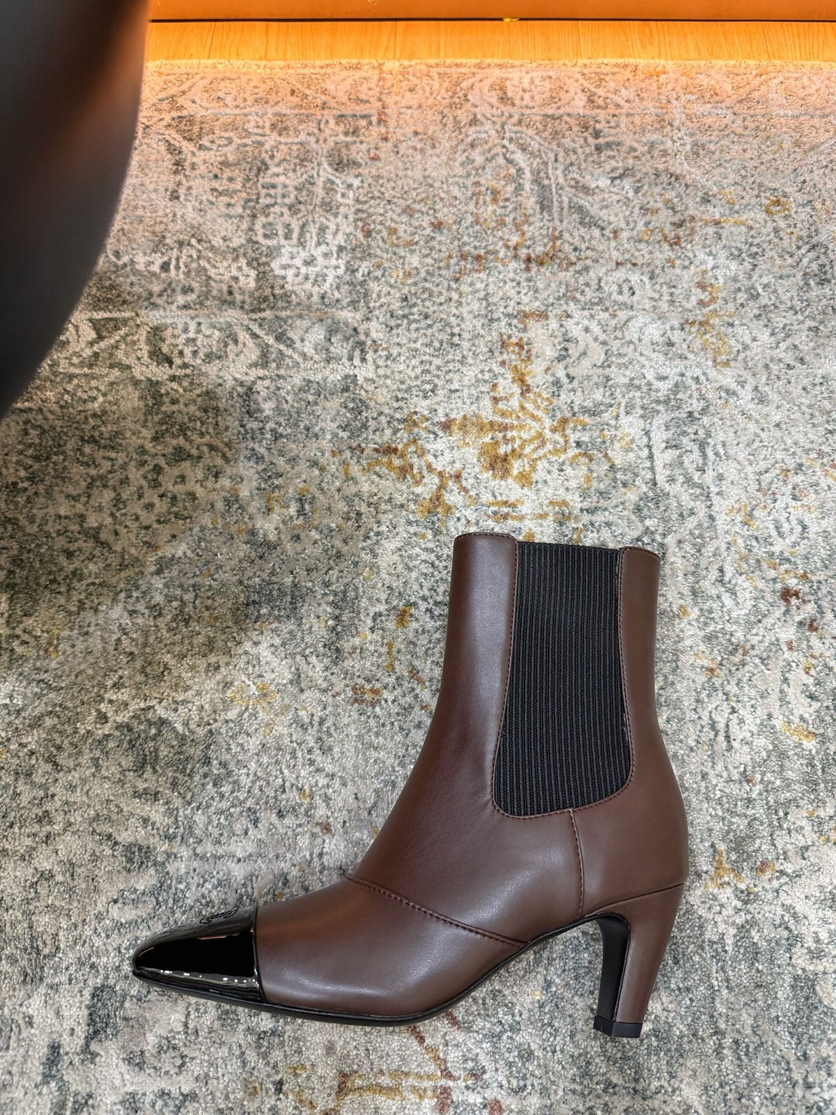 Chanel 26s Patent Cap Toe Chelsea Ankle Boots 7cm Dark Brown Black 154686