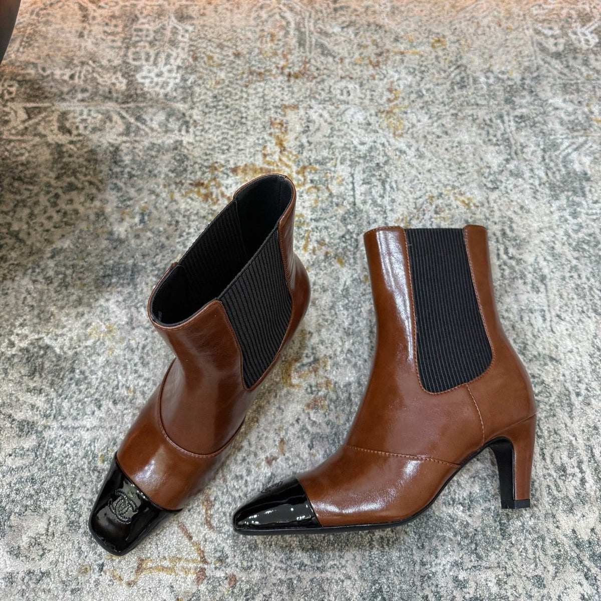 Chanel 26s Patent Cap Toe Chelsea Ankle Boots 7cm Brown Black 154687