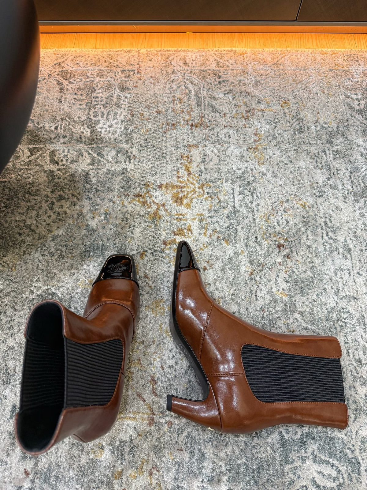 Chanel 26s Patent Cap Toe Chelsea Ankle Boots 7cm Brown Black 154687