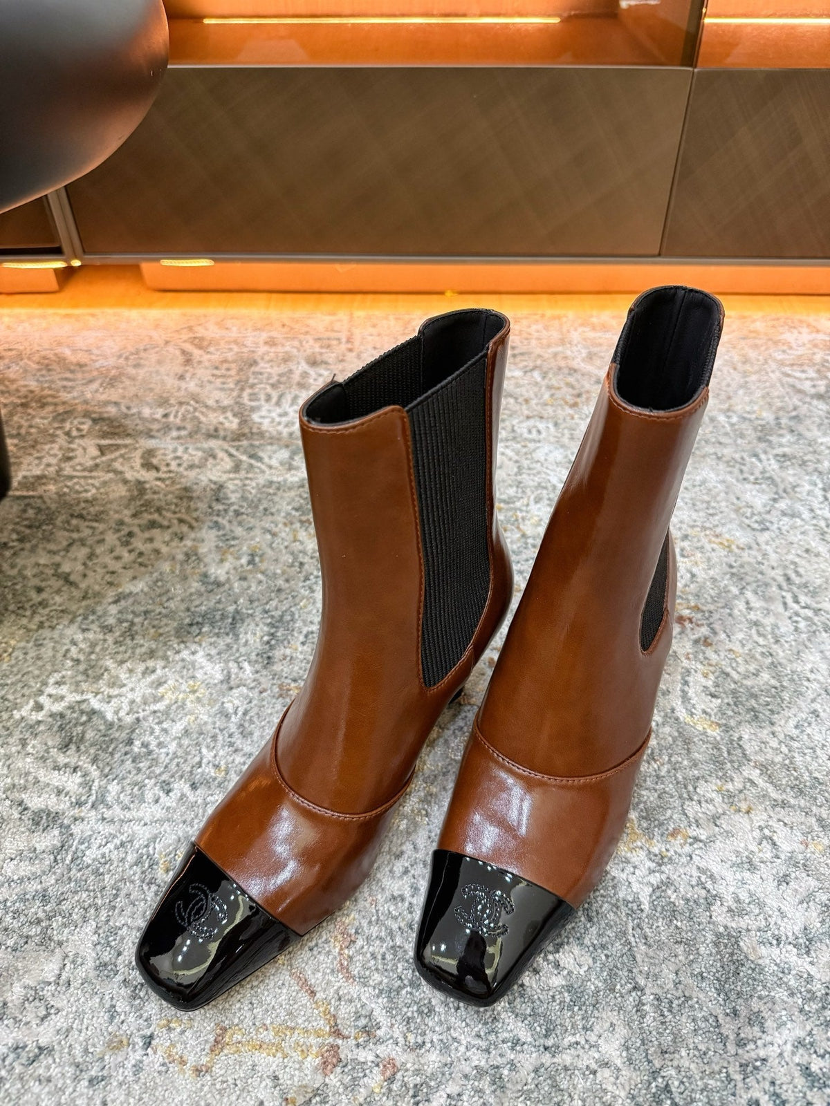 Chanel 26s Patent Cap Toe Chelsea Ankle Boots 7cm Brown Black 154687