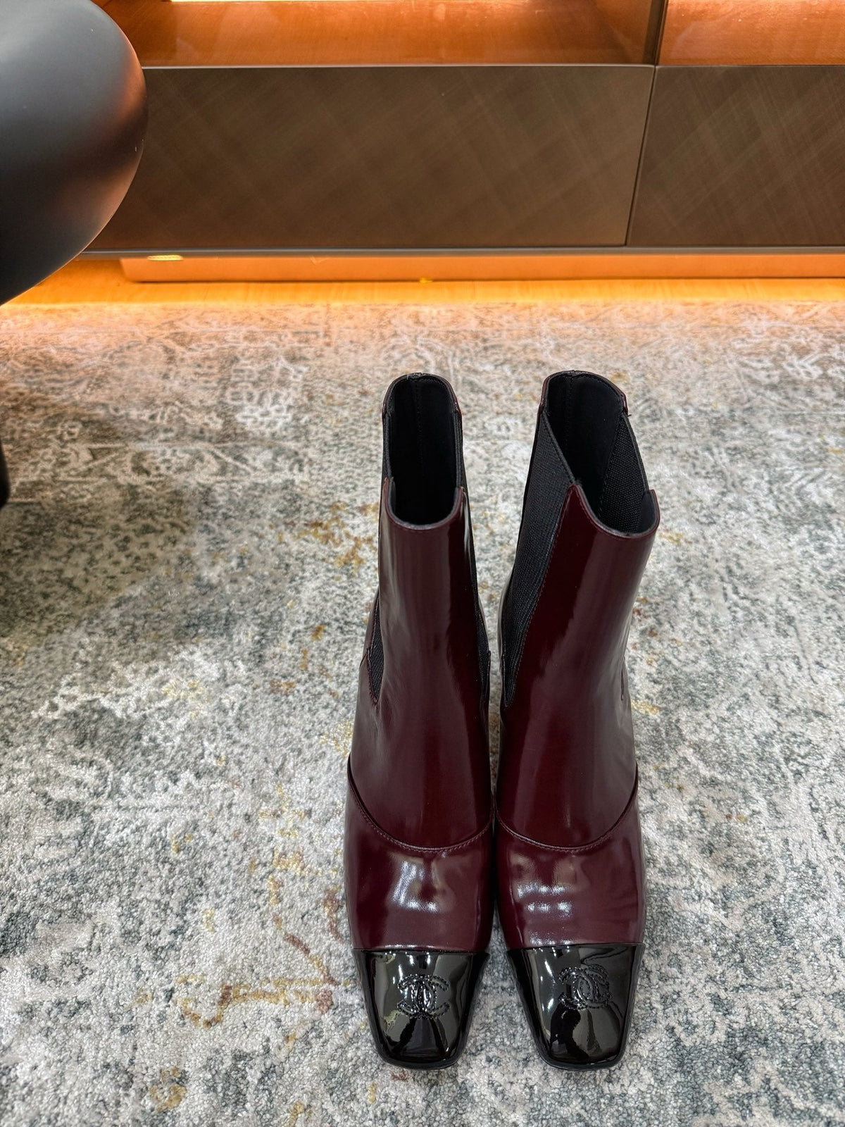 Chanel 26s Patent Cap Toe Chelsea Ankle Boots 7cm Burgundy Black 154688