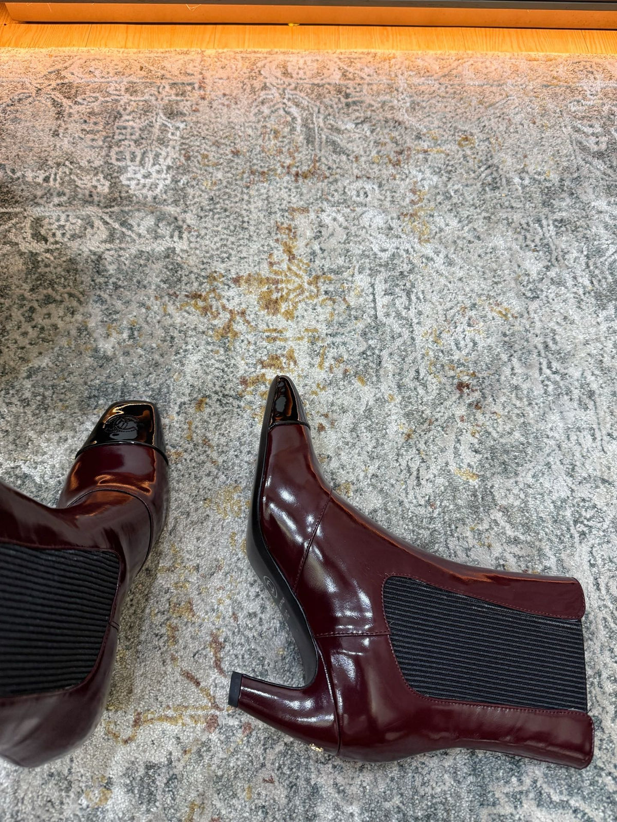 Chanel 26s Patent Cap Toe Chelsea Ankle Boots 7cm Burgundy Black 154688