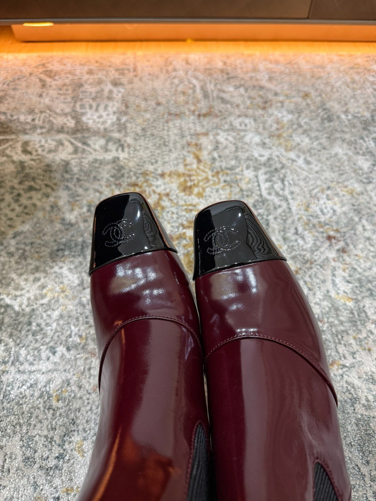 Chanel 26s Patent Cap Toe Chelsea Ankle Boots 7cm Burgundy Black 154688