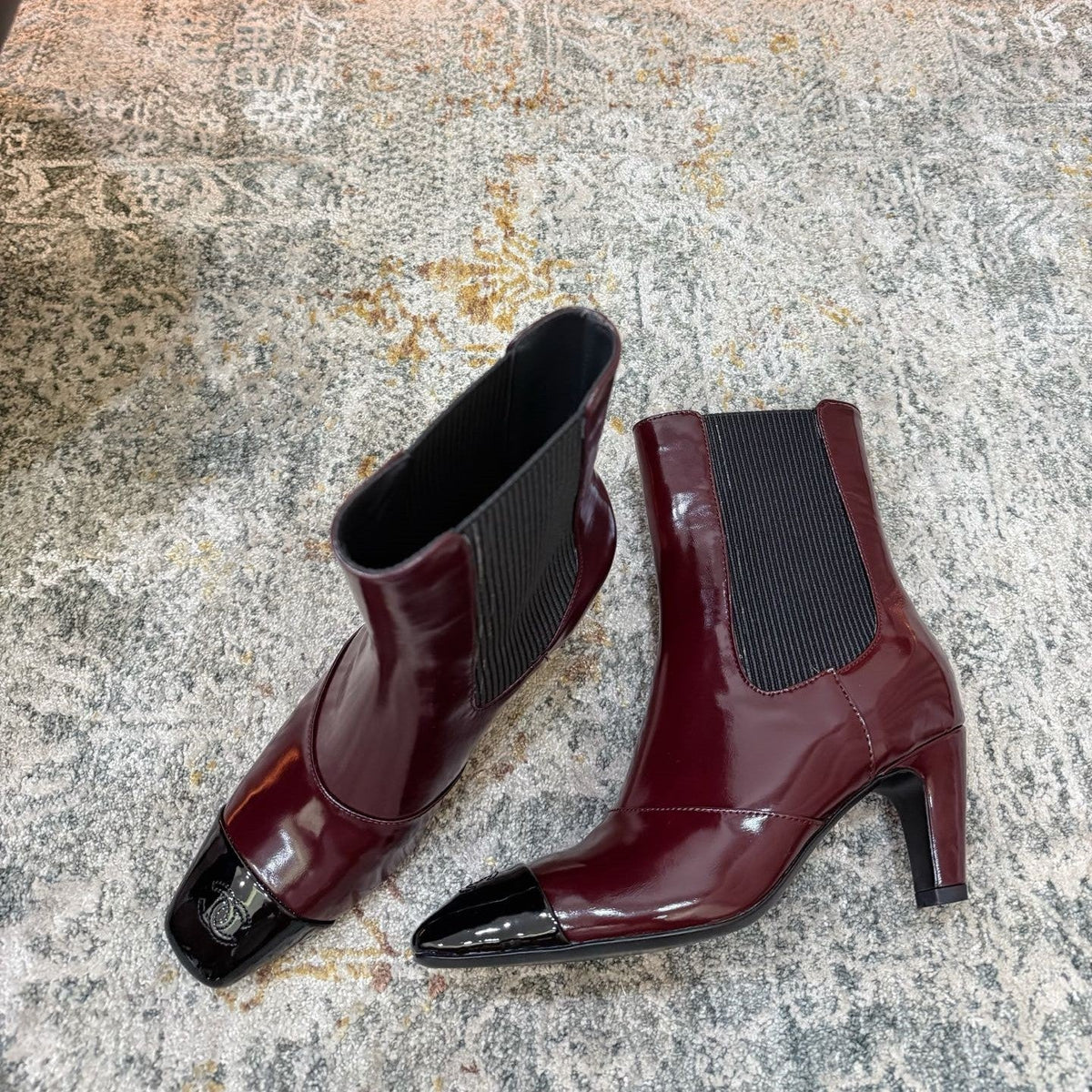 Chanel 26s Patent Cap Toe Chelsea Ankle Boots 7cm Burgundy Black 154688