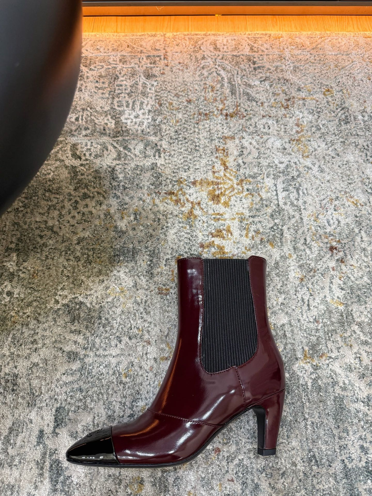 Chanel 26s Patent Cap Toe Chelsea Ankle Boots 7cm Burgundy Black 154688