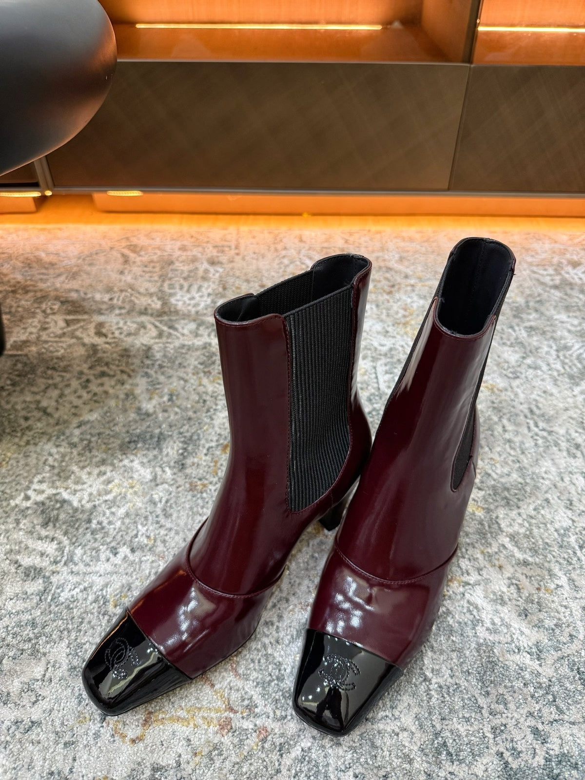 Chanel 26s Patent Cap Toe Chelsea Ankle Boots 7cm Burgundy Black 154688