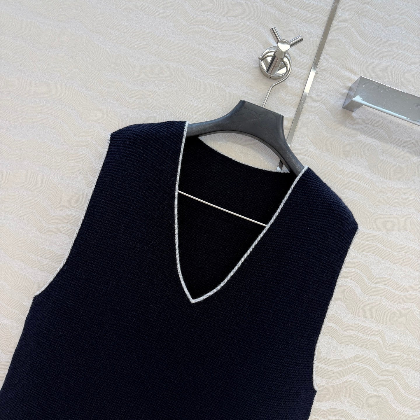 CC V-Neck Vest Black Wool 373509