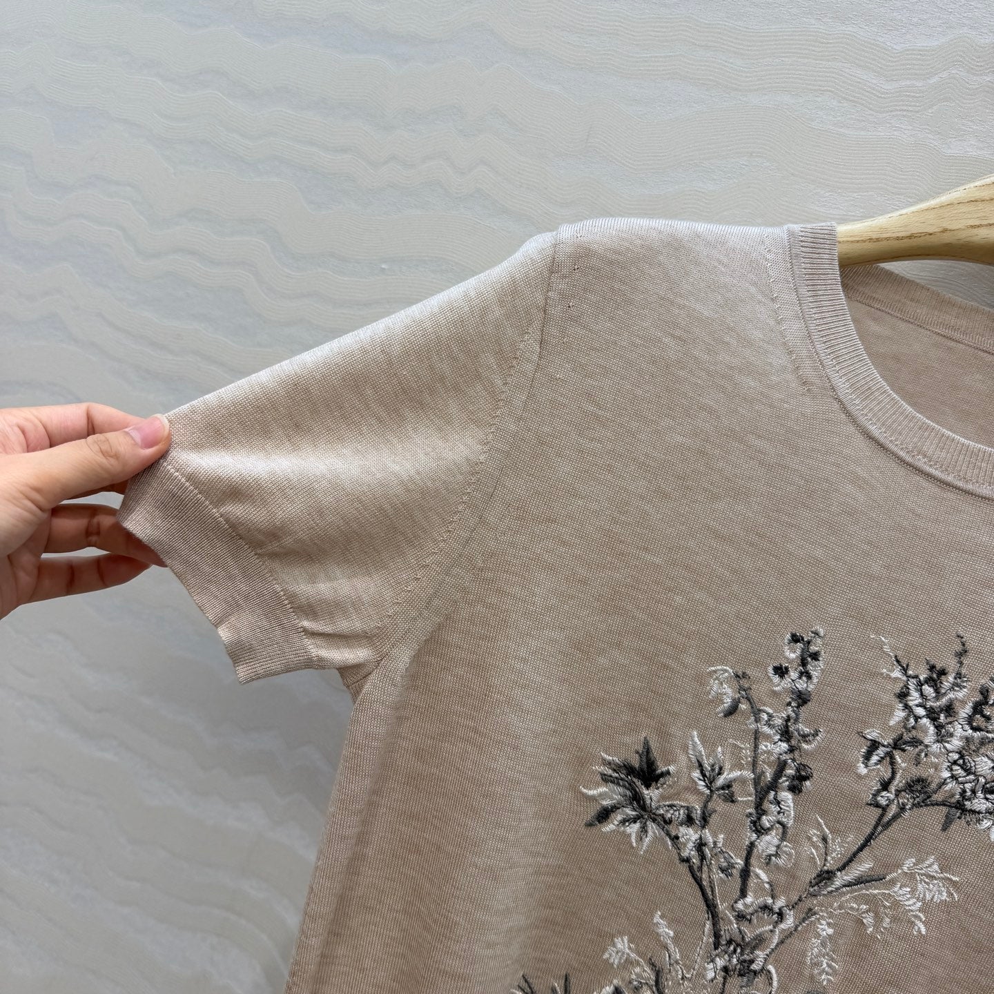 CD 26s Dioriviera Embroidered Short-Sleeved Sweater Taupe Wool