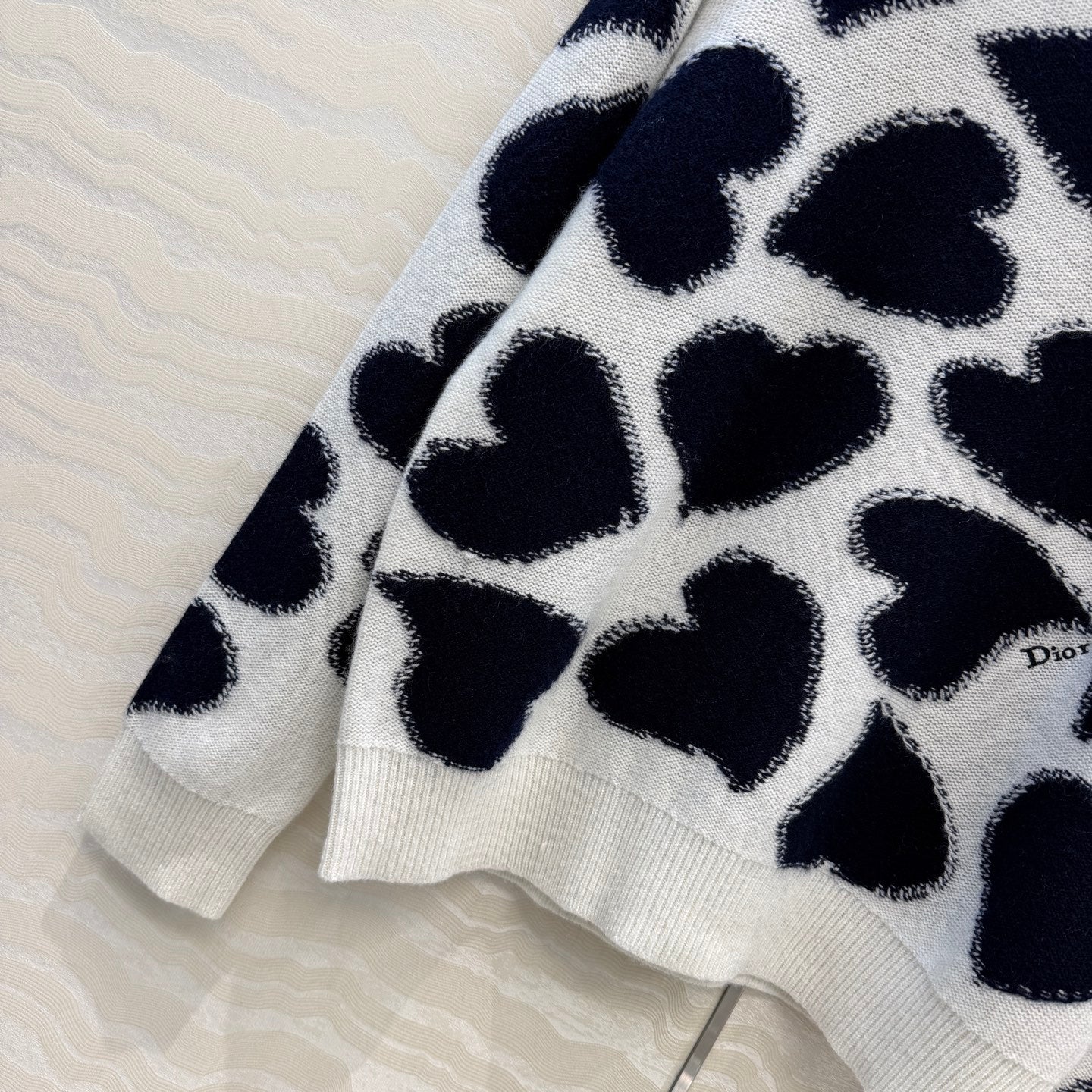 CD 26s Heart Intarsia Sweater White Cashmere 427161