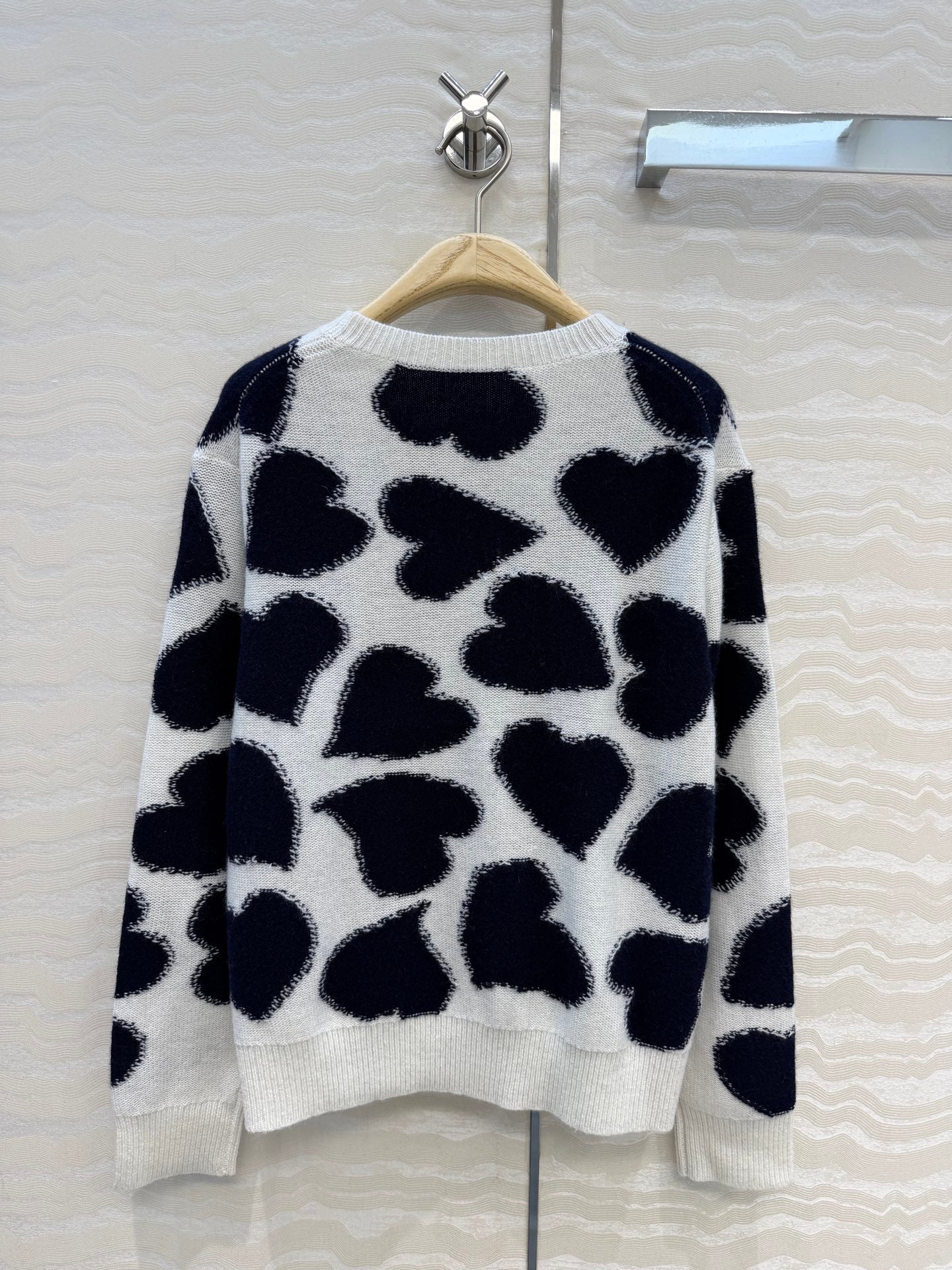CD 26s Heart Intarsia Sweater White Cashmere 427161