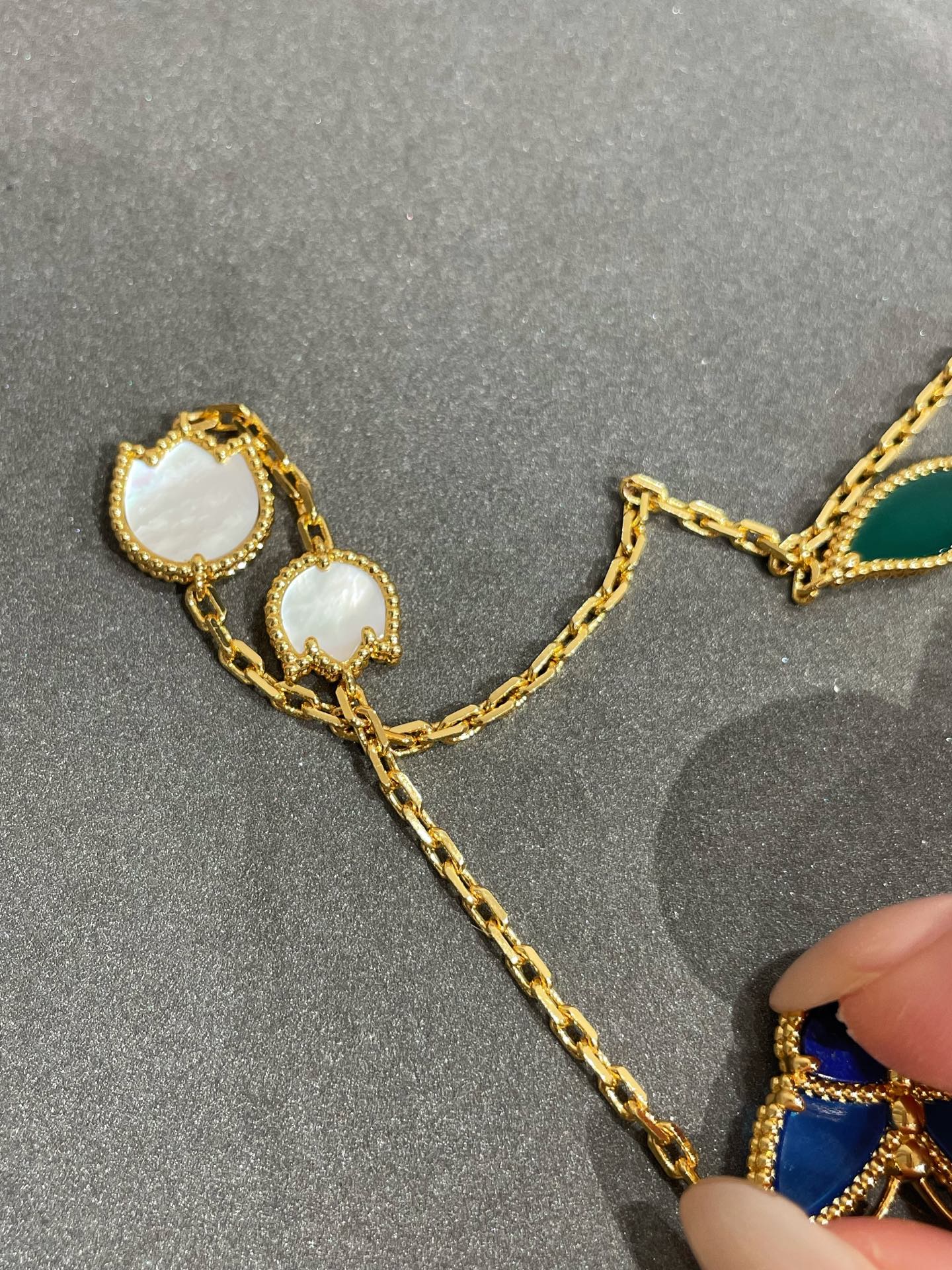 VCA Lucky Spring Necklace 15 Motifs