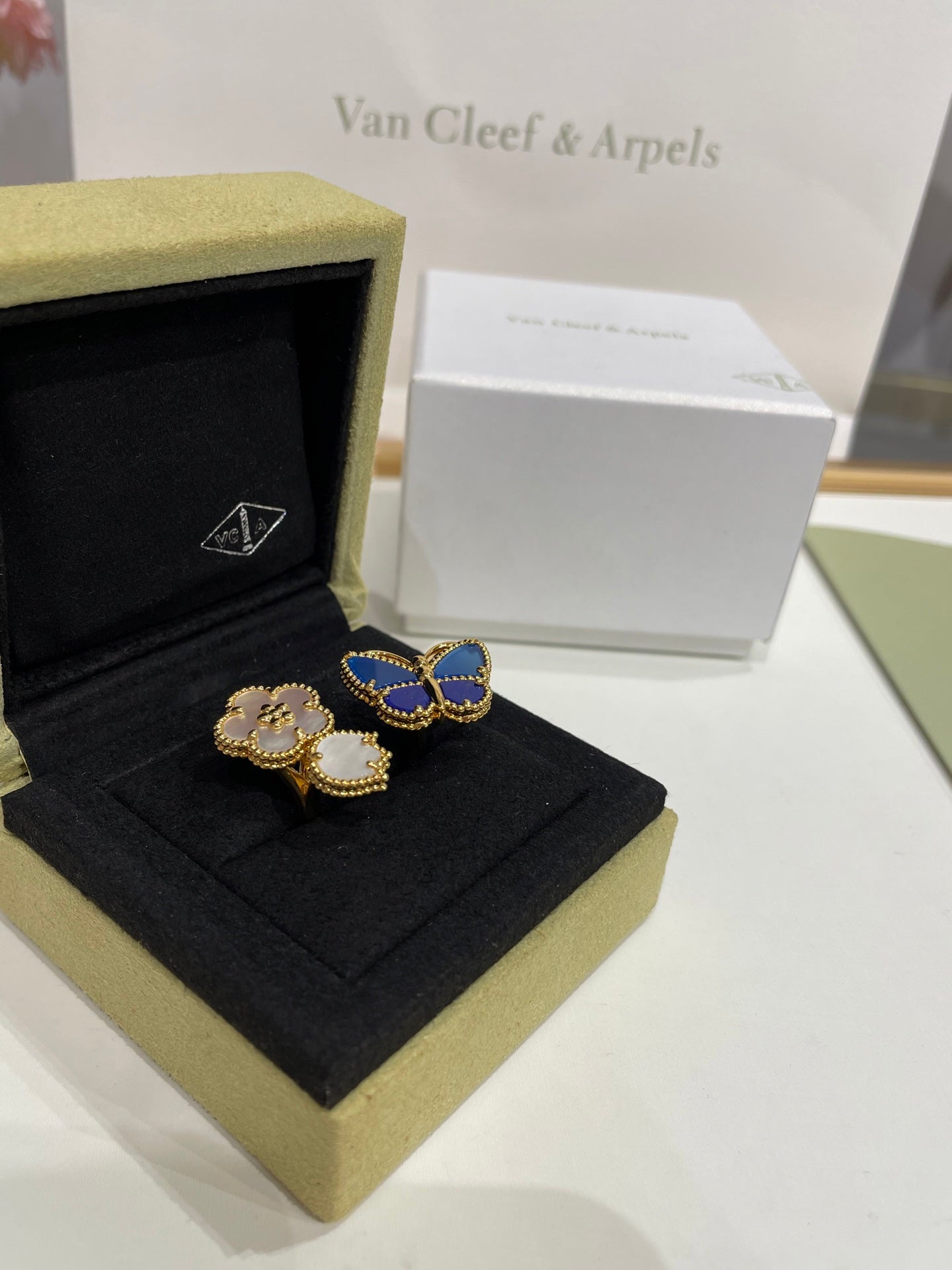 VCA Lucky Spring Gold Ring