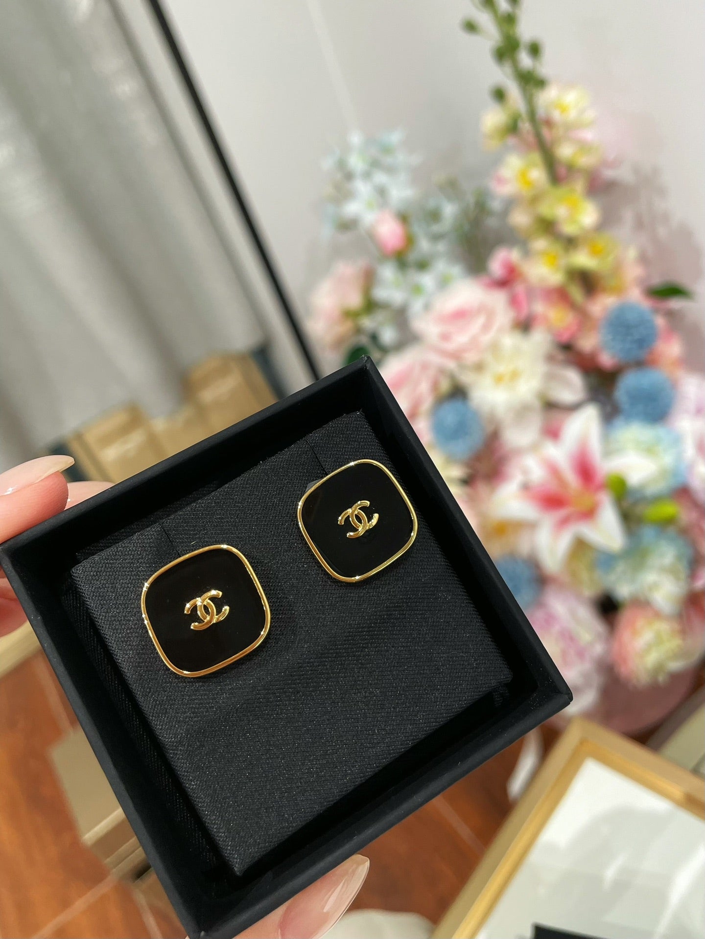 CC 26FW Gorgeous Gold Earrings 013