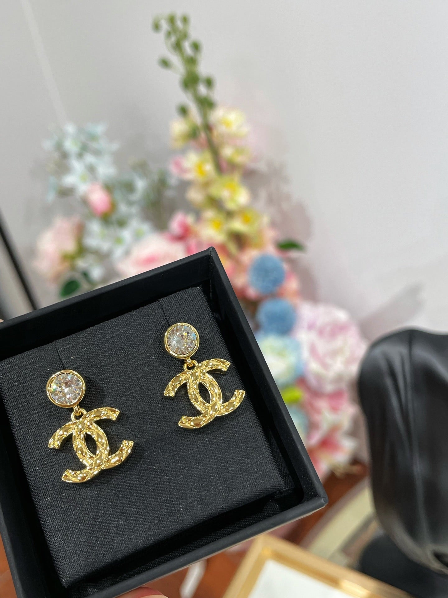 CC 26FW Gorgeous Gold Earrings 004