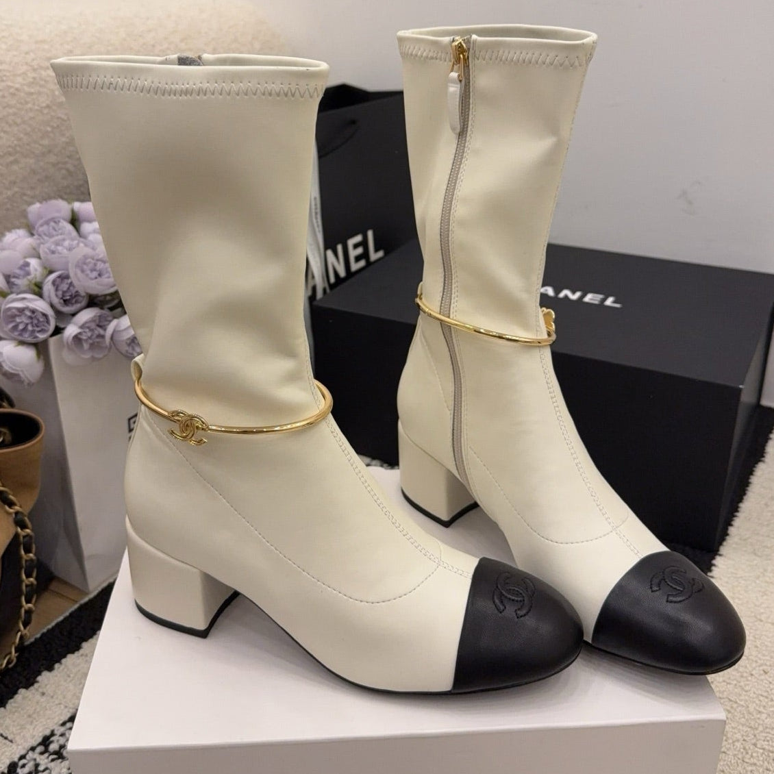 CC 26 Short Boot With Gold-tone Ankle Chain Cream Black Lambskin 588820