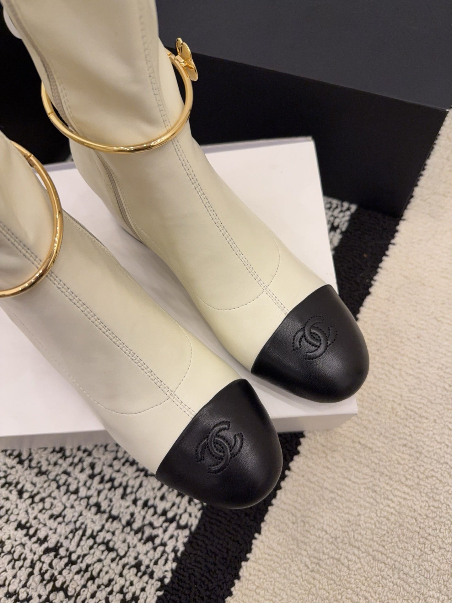 CC 26 Short Boot With Gold-tone Ankle Chain Cream Black Lambskin 588820