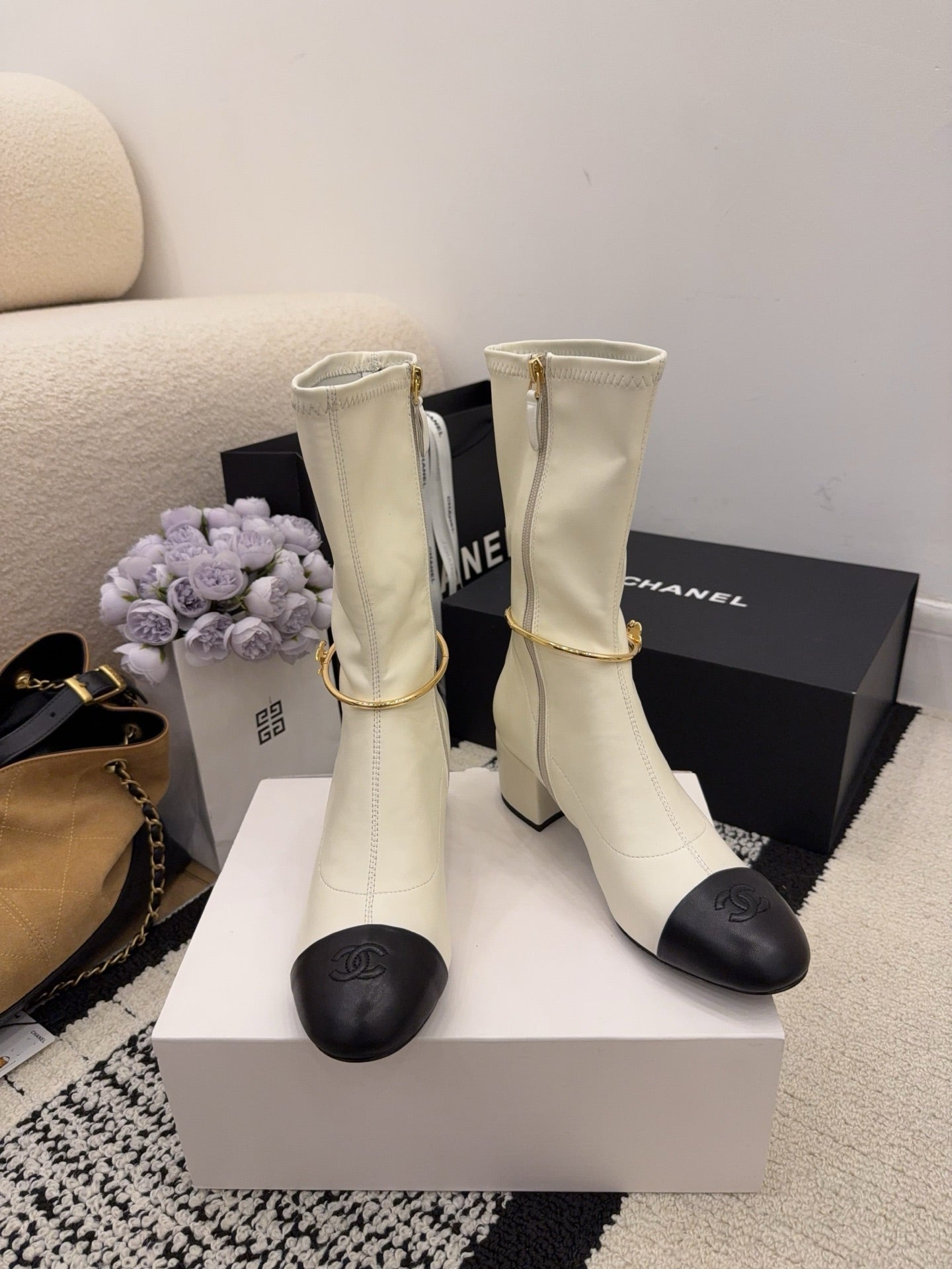 CC 26 Short Boot With Gold-tone Ankle Chain Cream Black Lambskin 588820