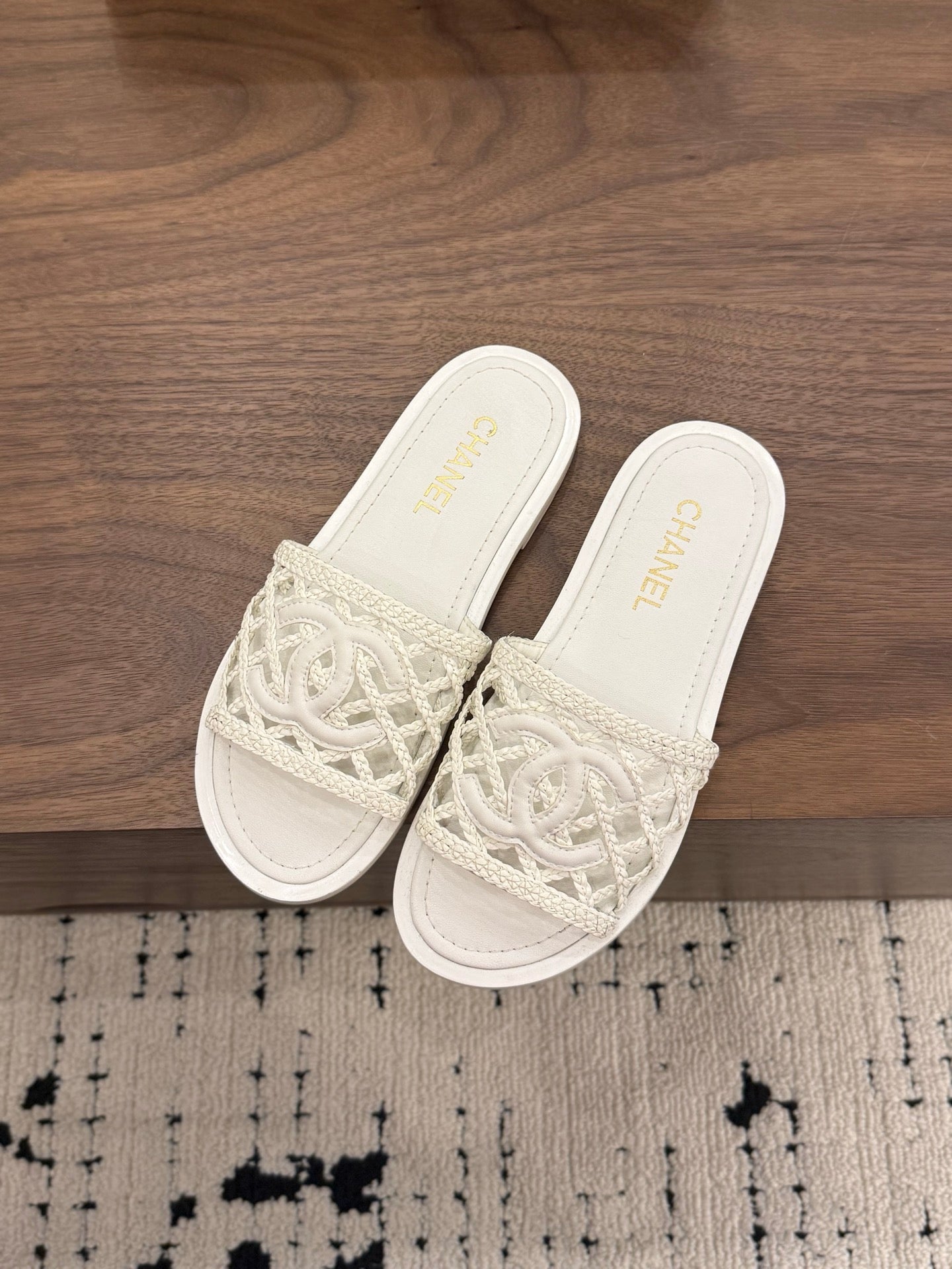 CC 26s Woven Slippers White Leather 850326