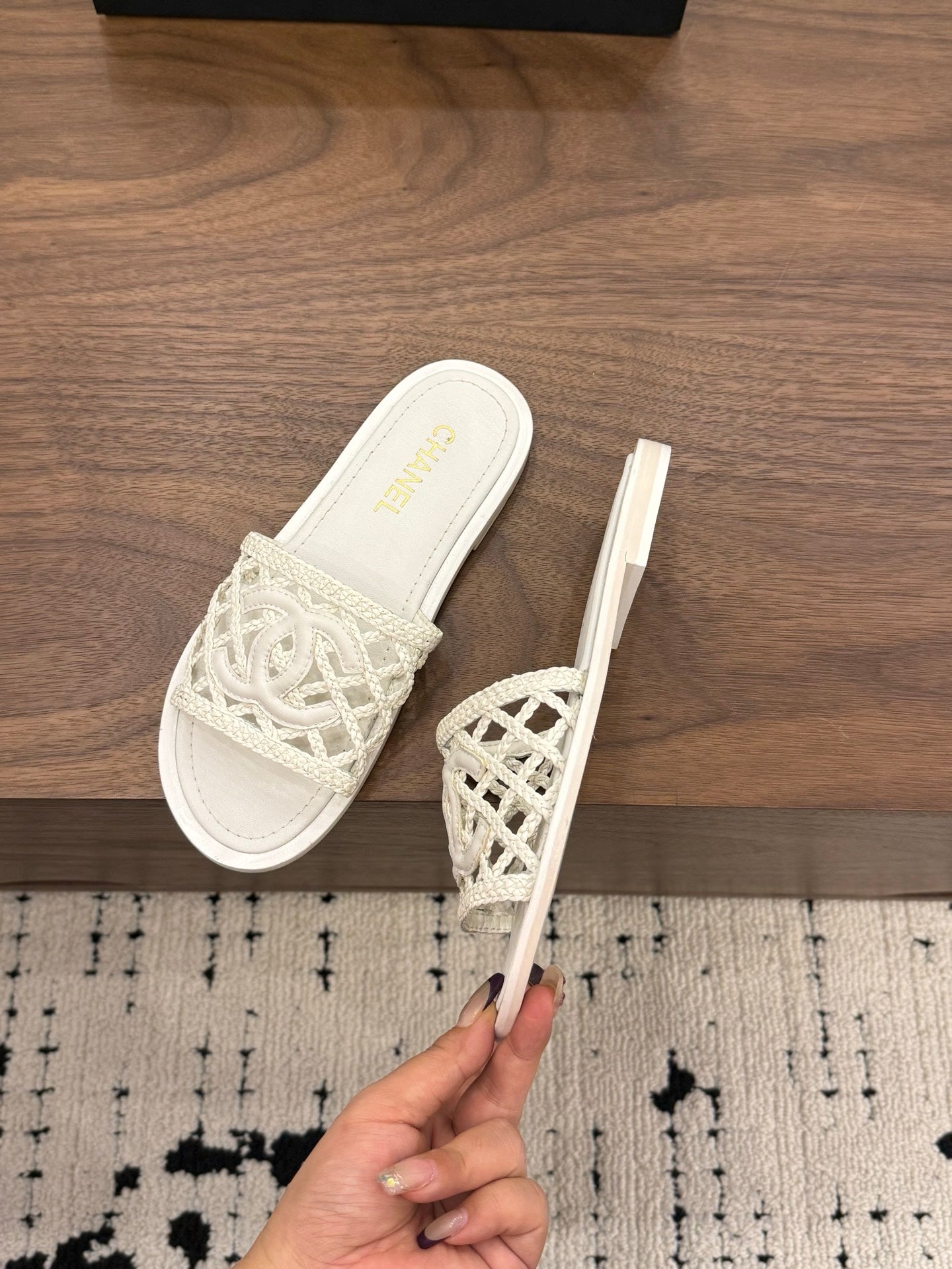 CC 26s Woven Slippers White Leather 850326