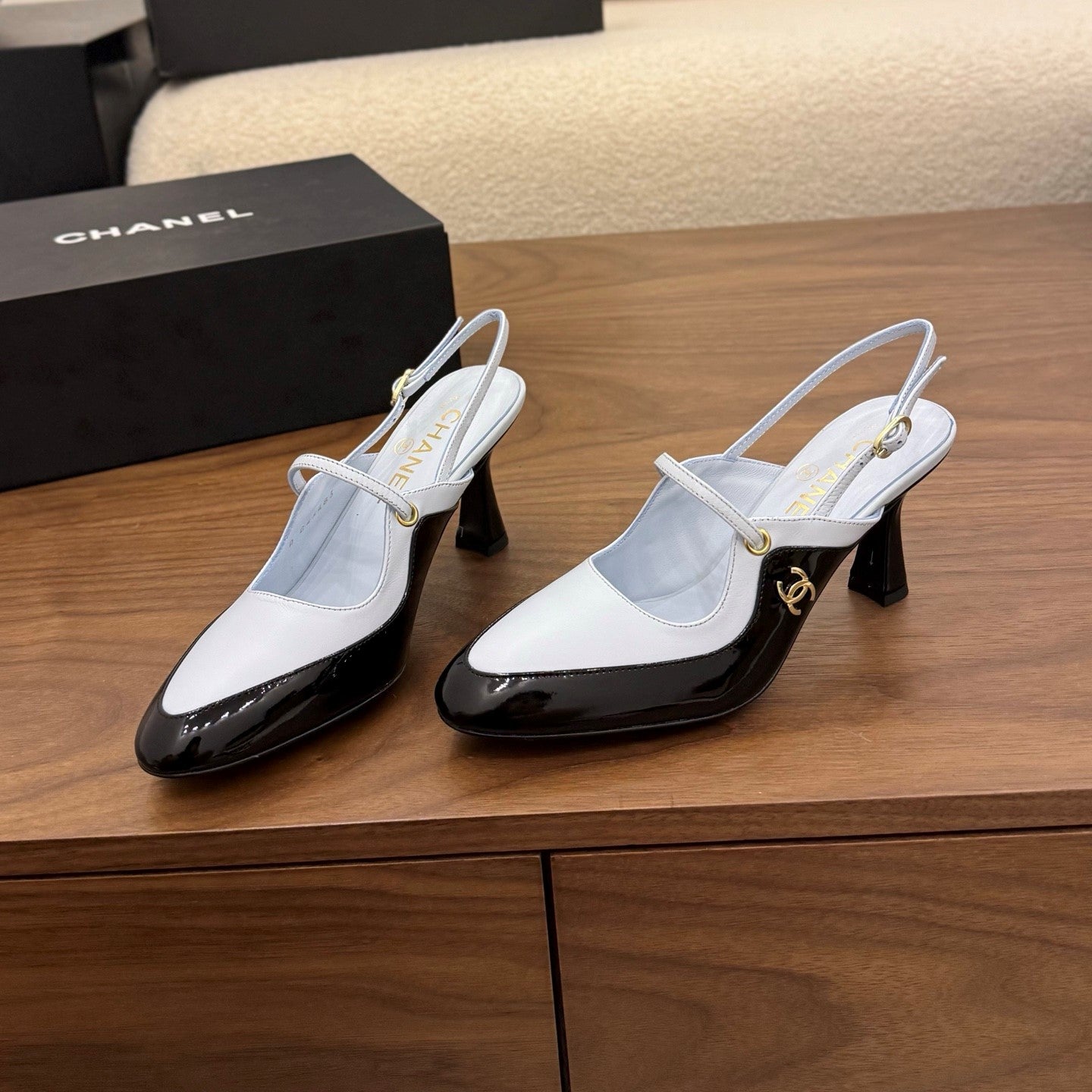 CC 26FW Slingback 7.5cm Black Grey Lambskin Patent Leather 676115