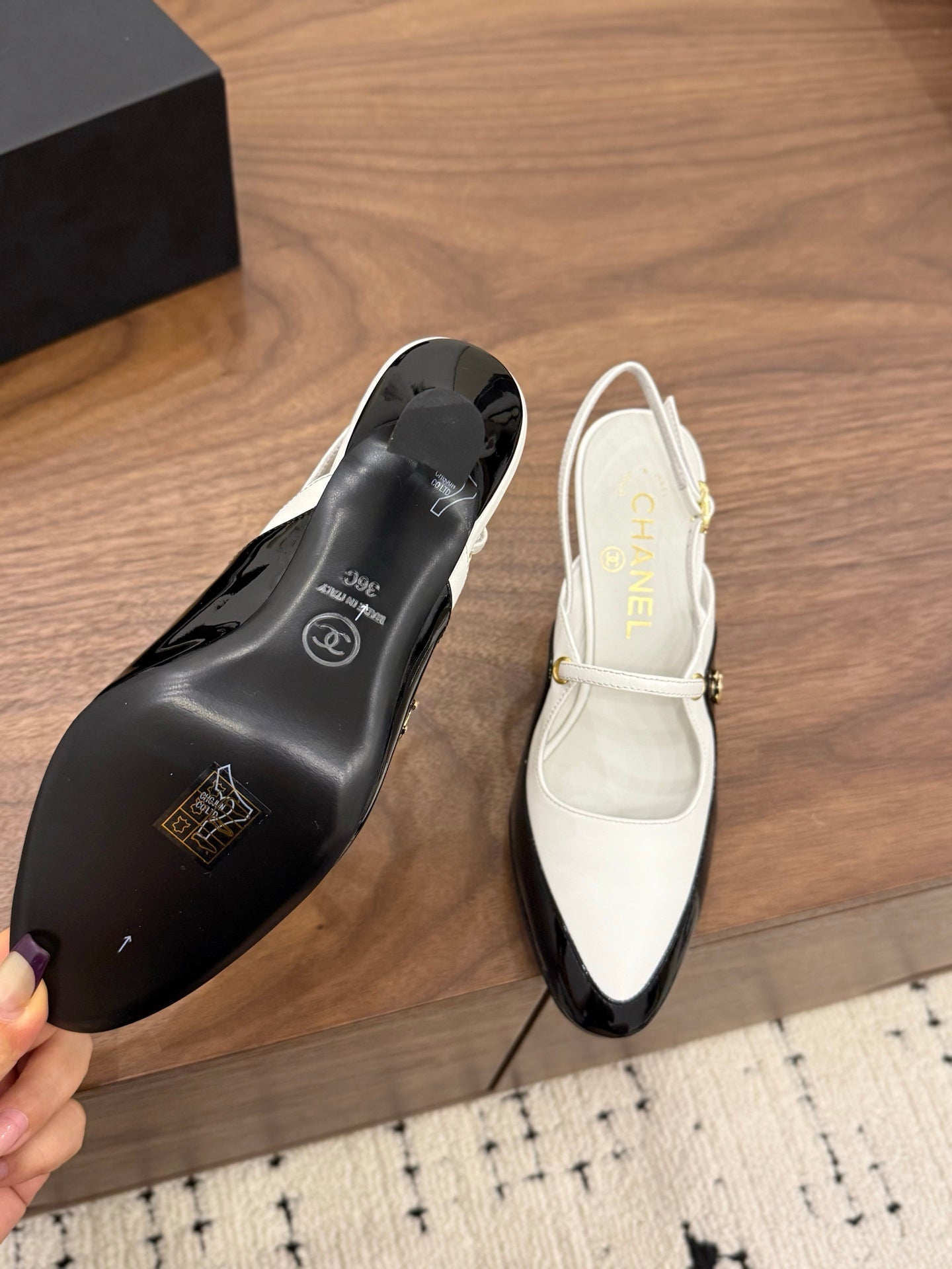 CC 26FW Slingback 7.5cm Black White Lambskin Patent Leather 676116