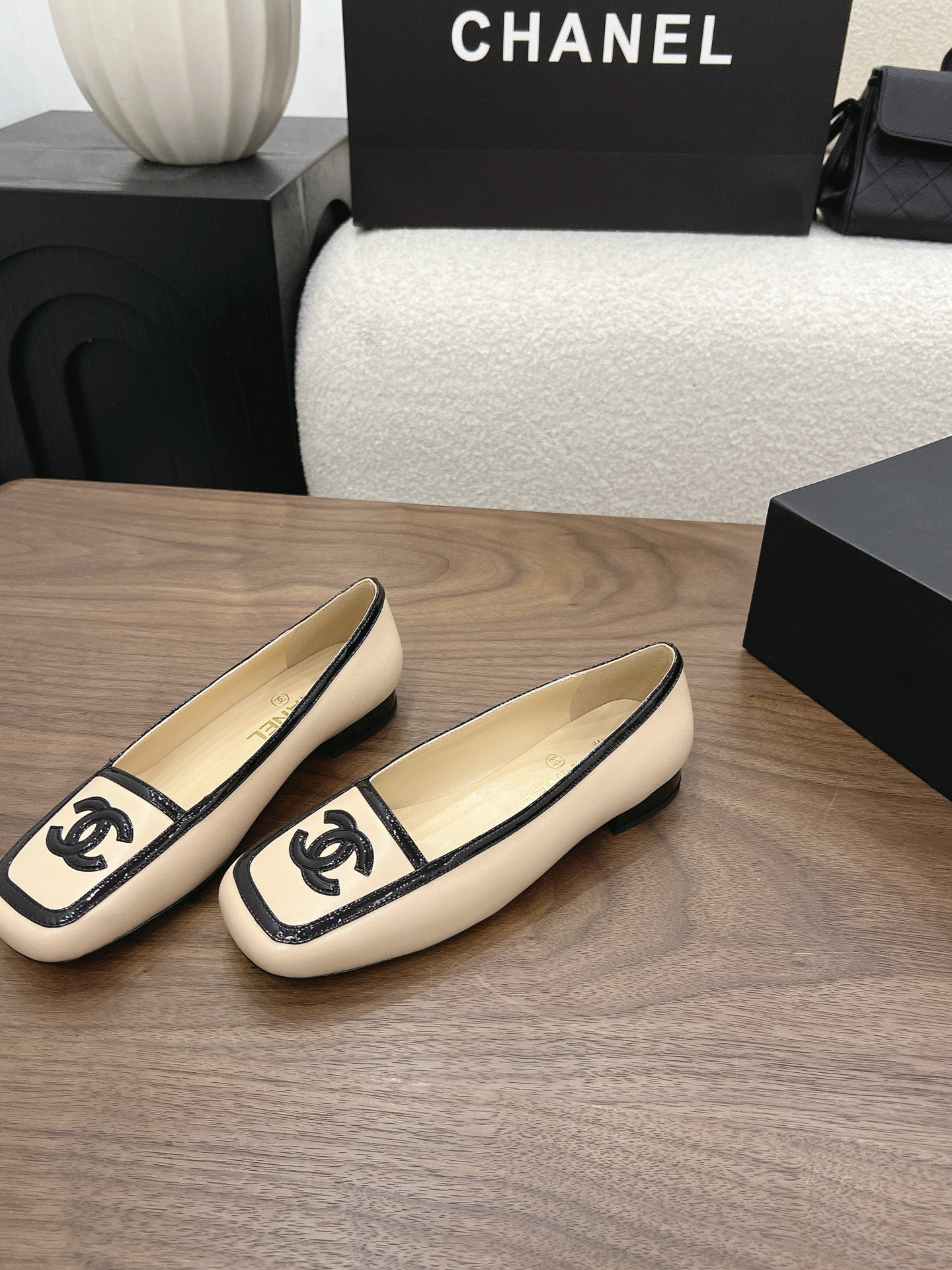 CC 26s Ballet Flat Black Beige Lambskin Patent Leather 915314