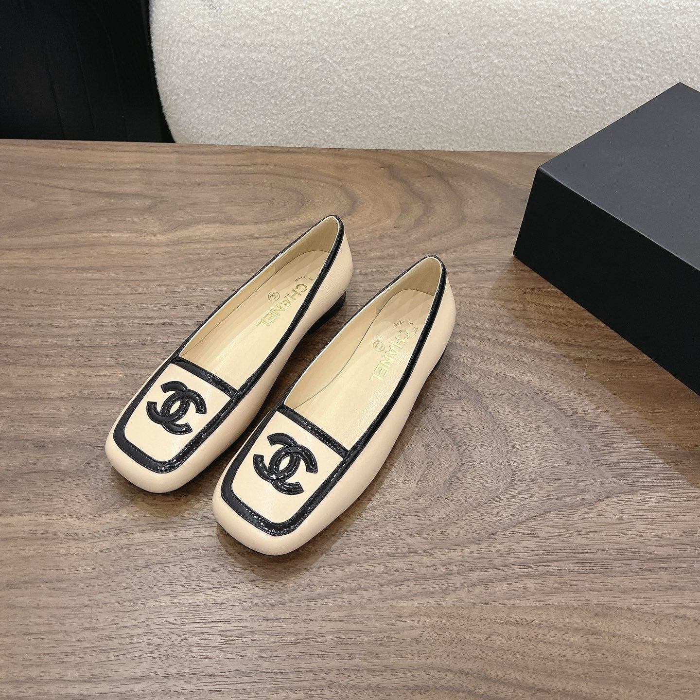 CC 26s Ballet Flat Black Beige Lambskin Patent Leather 915314