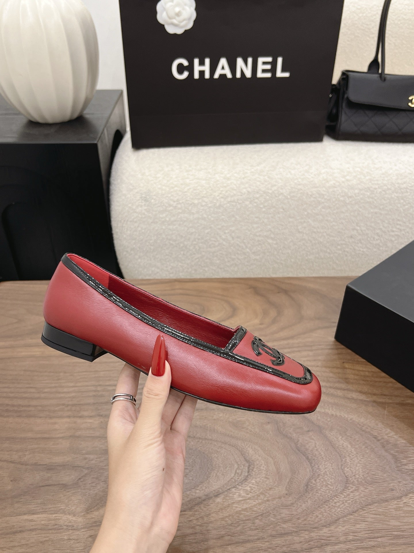 CC 26s Ballet Flat Black Burgundy Lambskin Patent Leather 915316