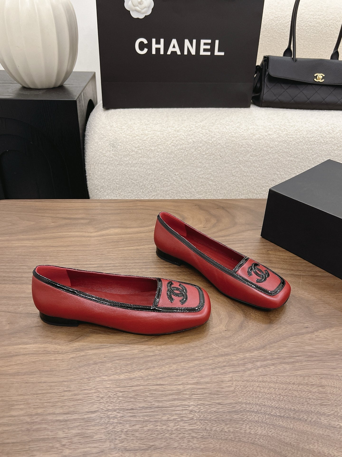 CC 26s Ballet Flat Black Burgundy Lambskin Patent Leather 915316