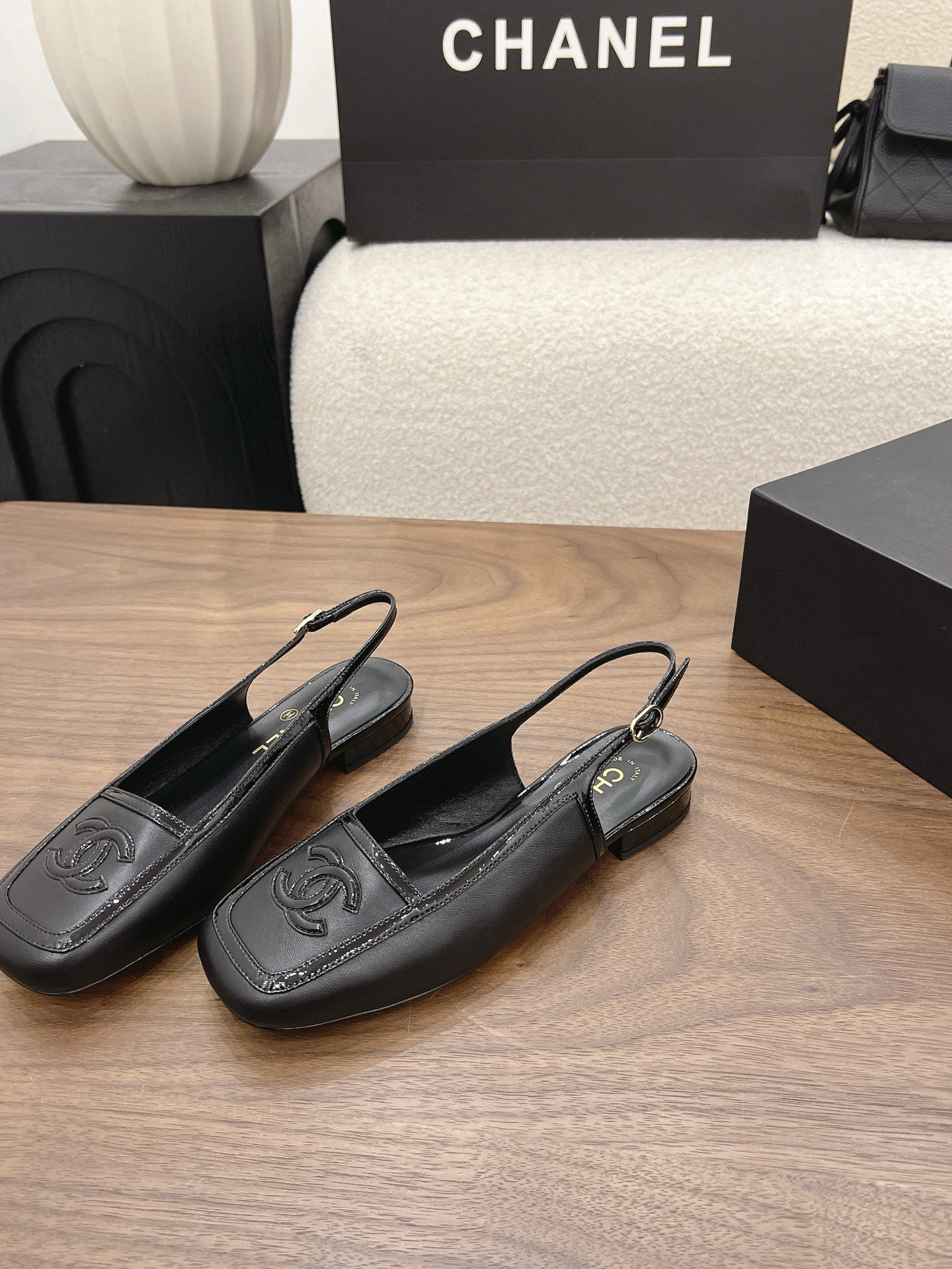 CC 26s Slingback Black Lambskin Patent Leather 915321