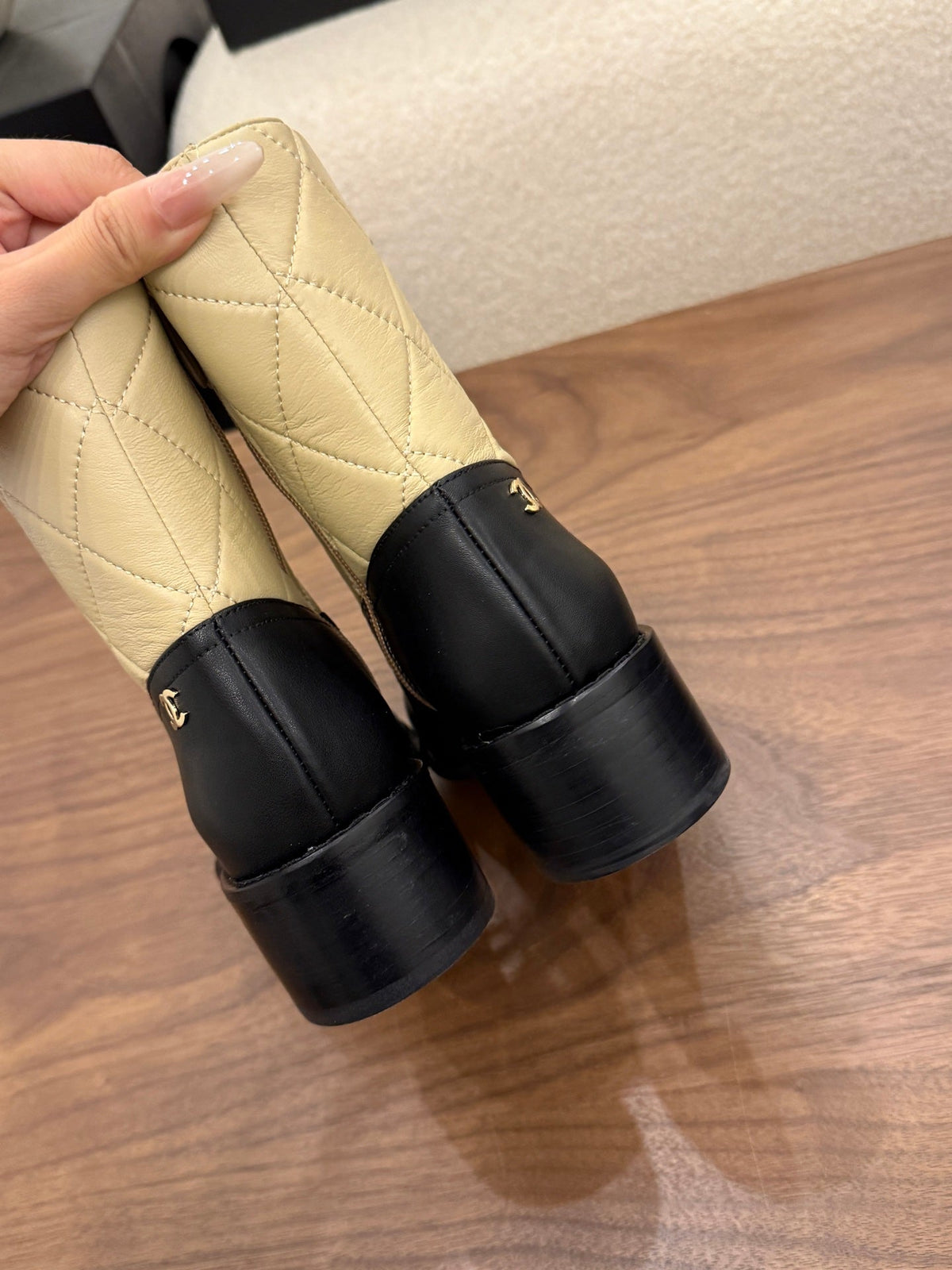 CC 26B Lace-Up Boots 4.5cm Beige Black Quilted Leather 122445