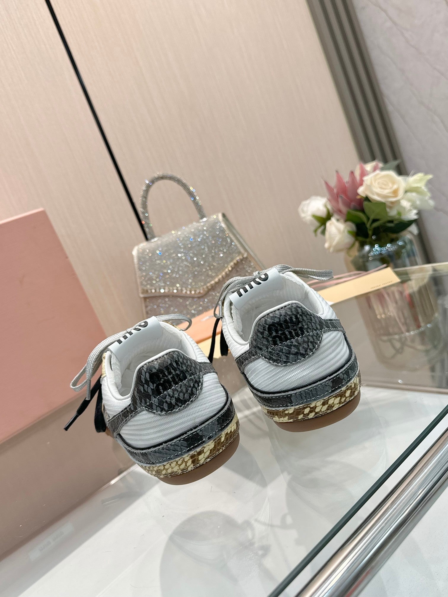 Miu 26SS Gymnasium Sneaker Ananas Python-print Sheepskin 655771